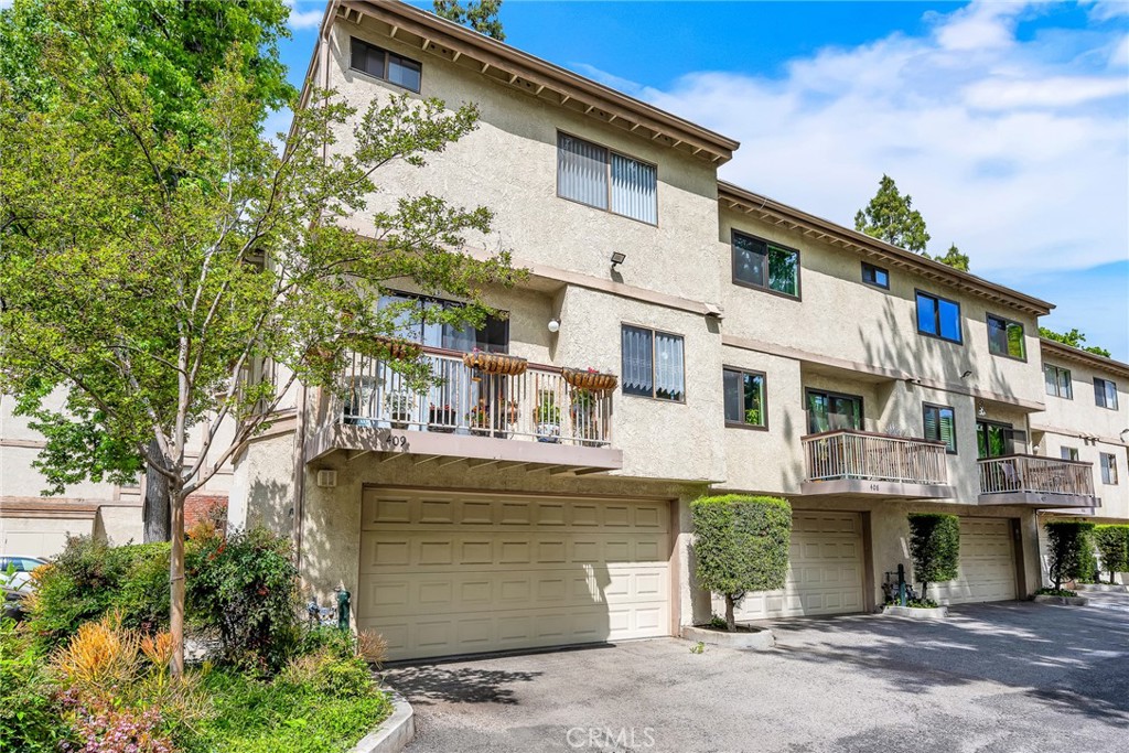 7100 Balboa Boulevard 409