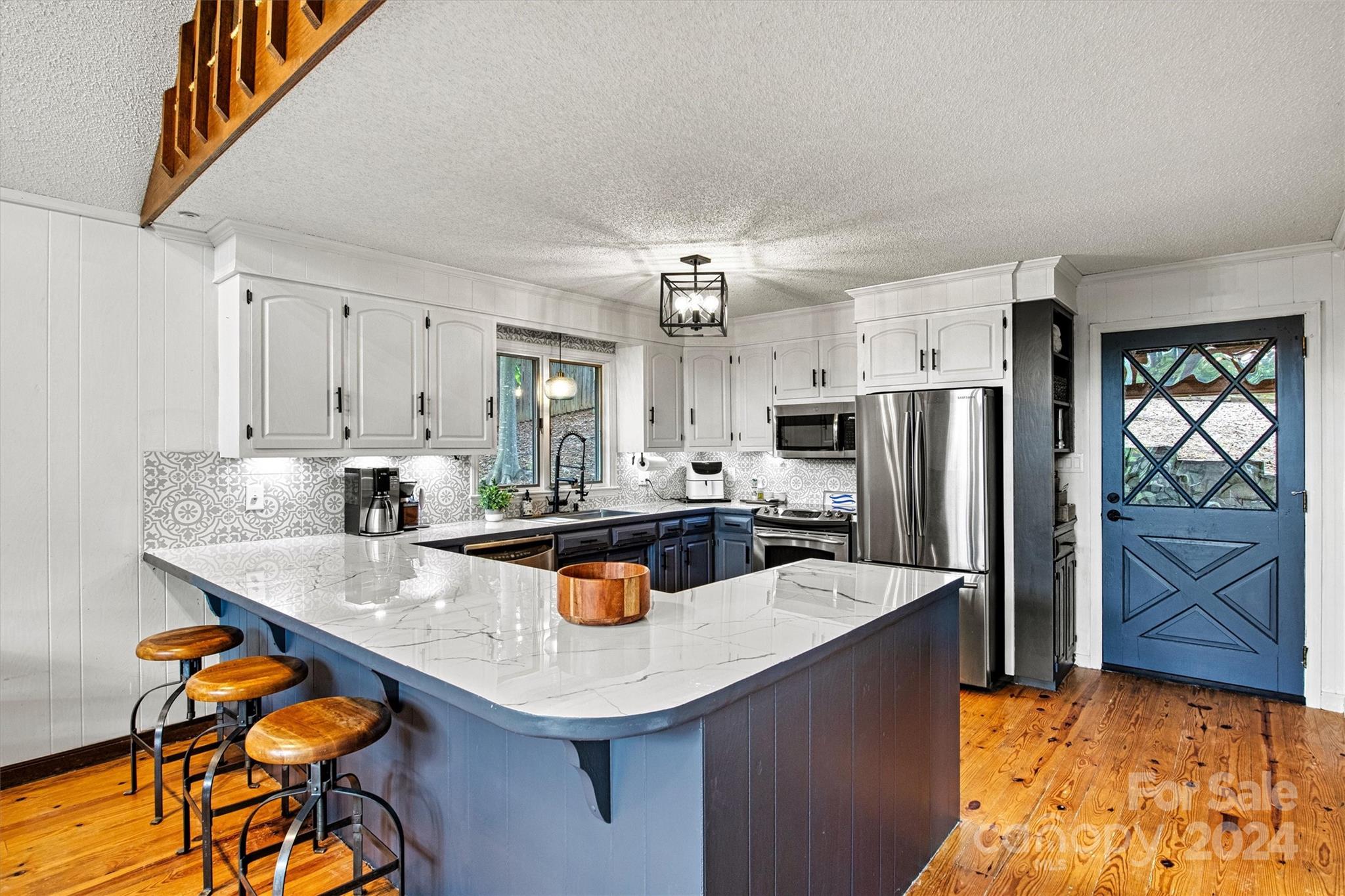 6892 Shade Tree Lane
