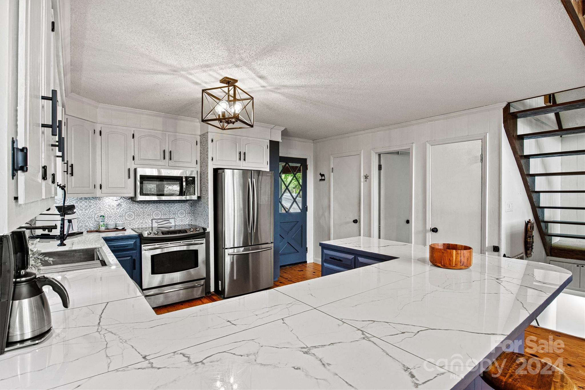 6892 Shade Tree Lane