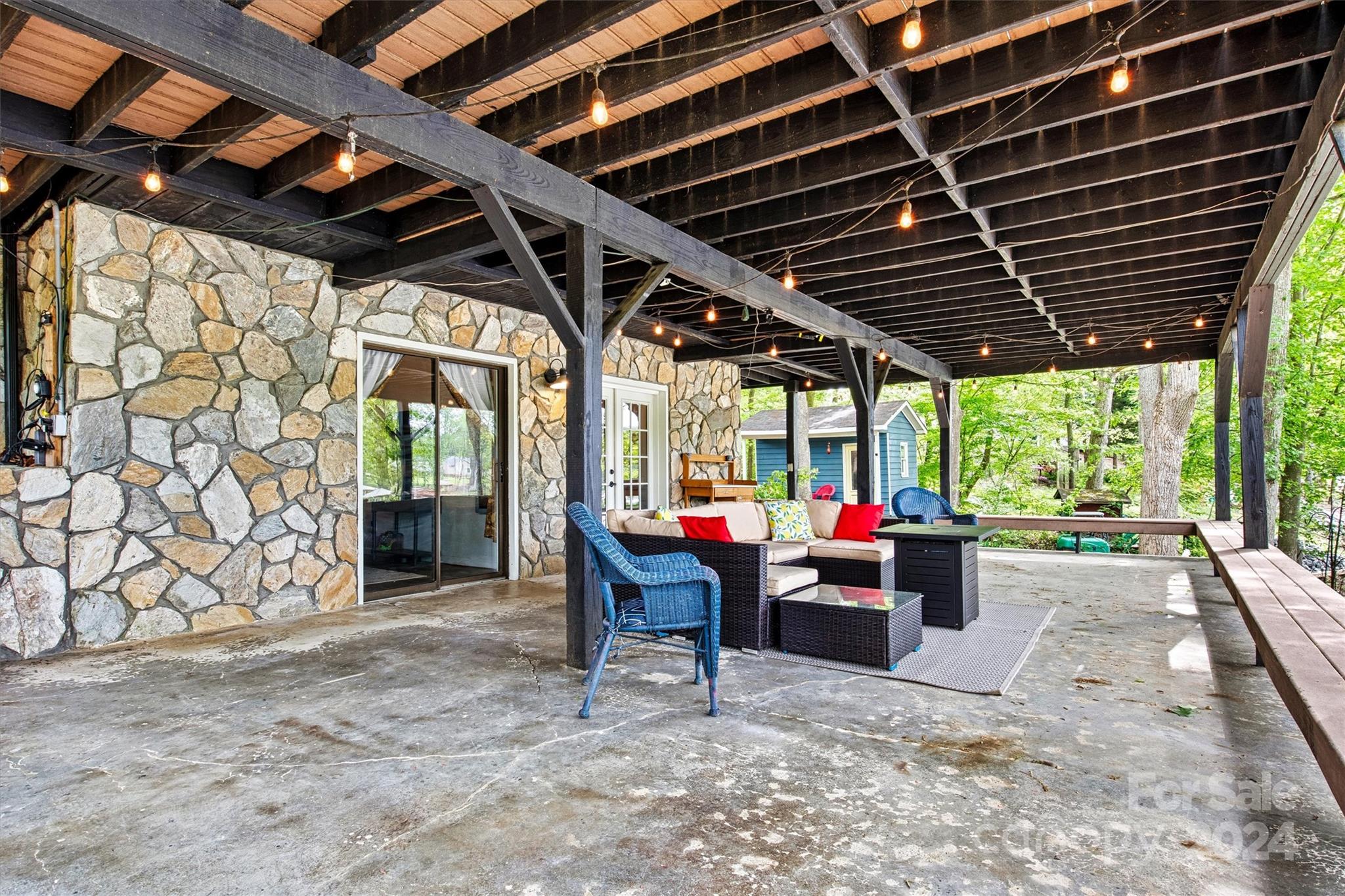 6892 Shade Tree Lane