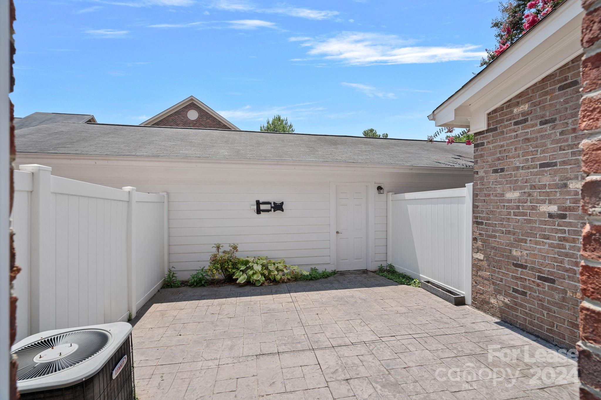 9724 Longstone Lane