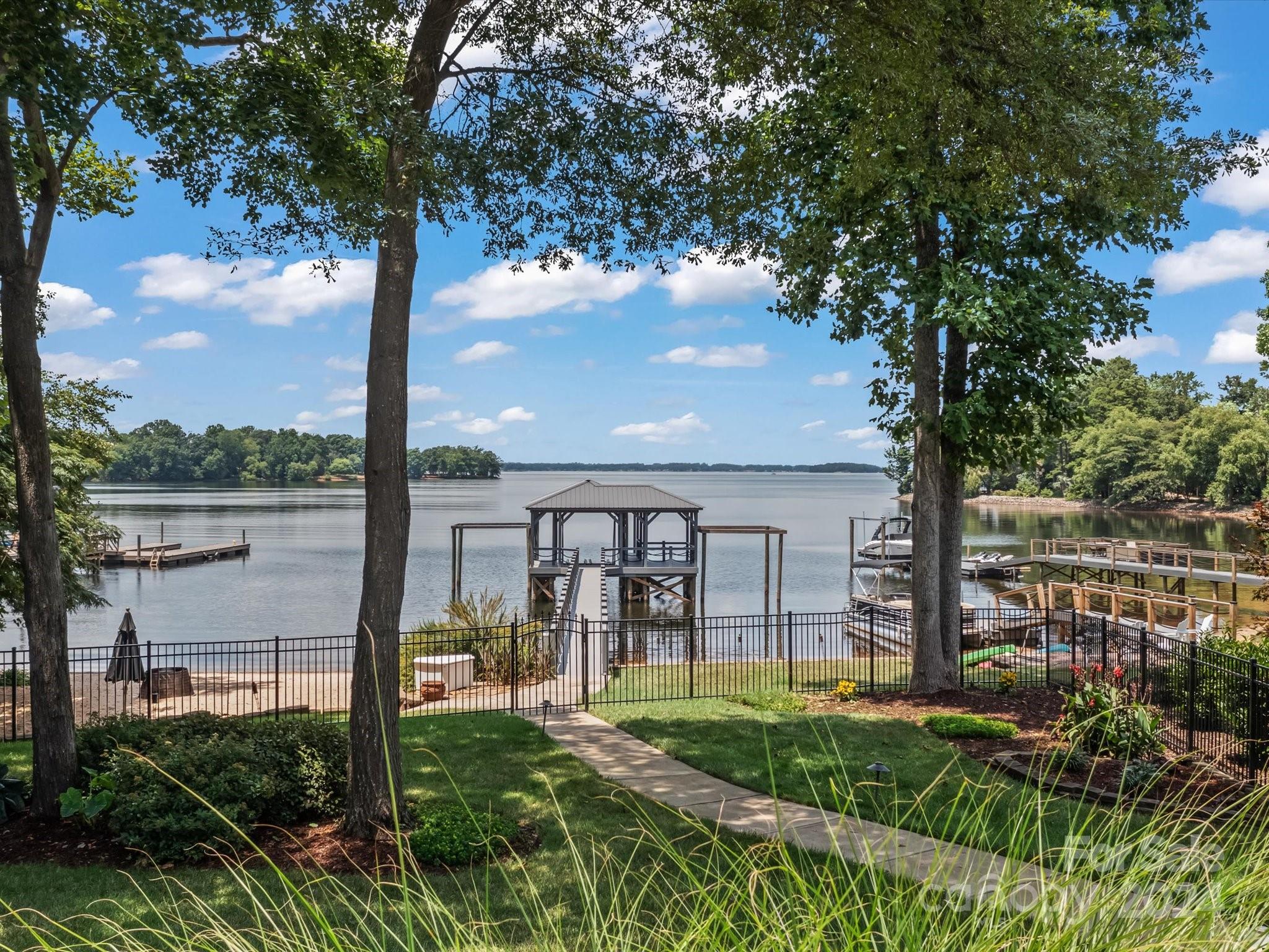 14009 Island Drive