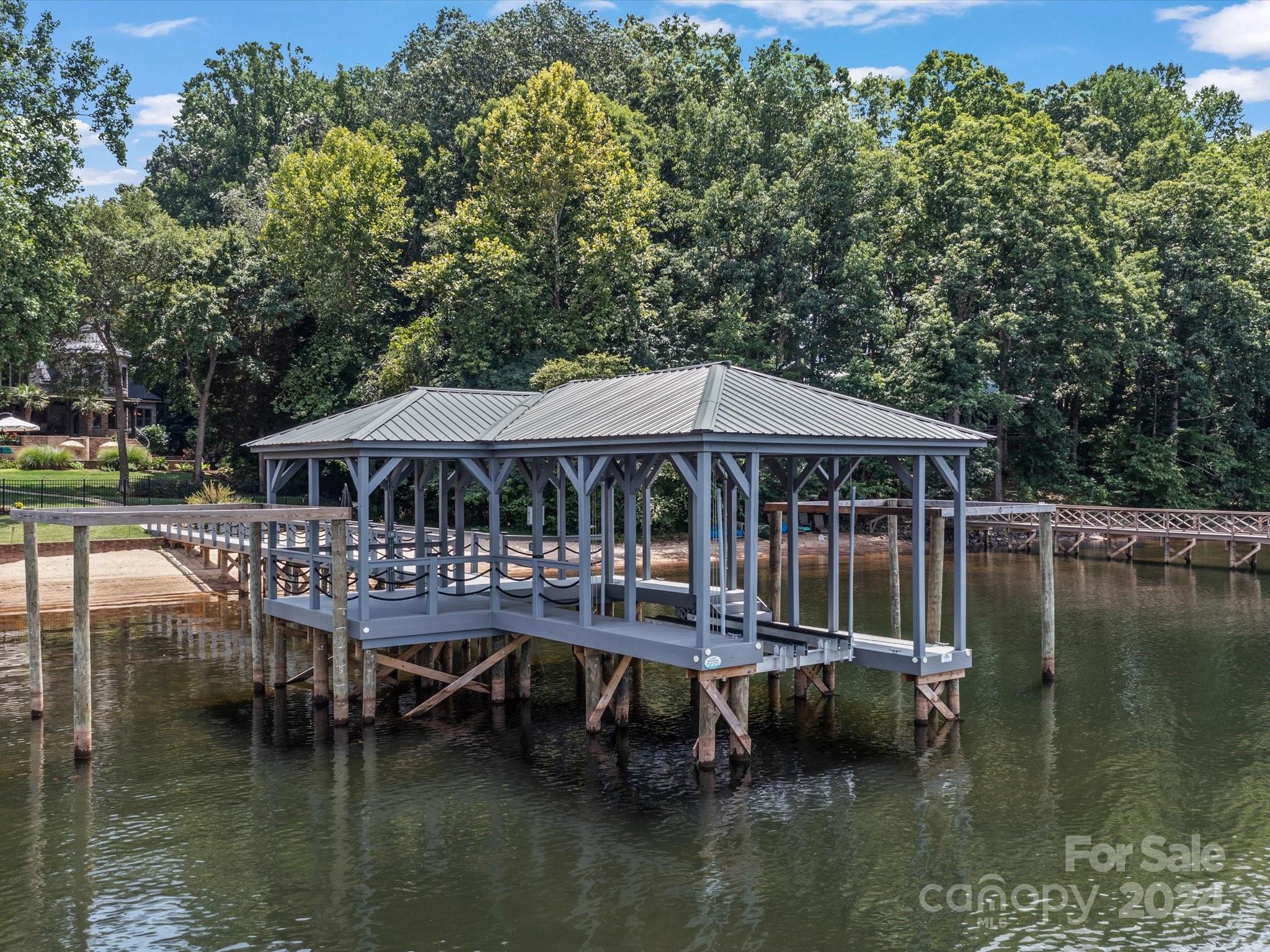 14009 Island Drive