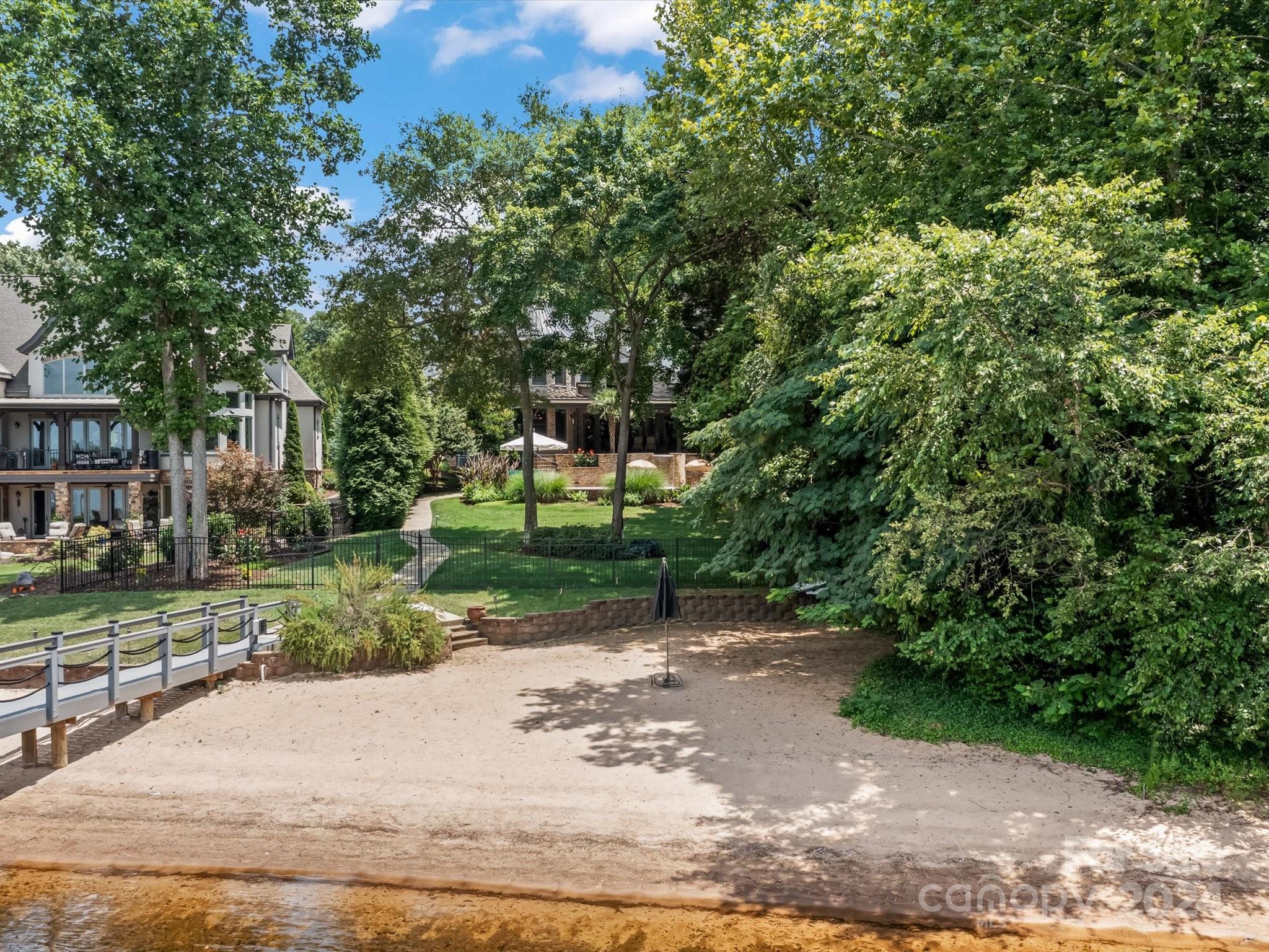14009 Island Drive