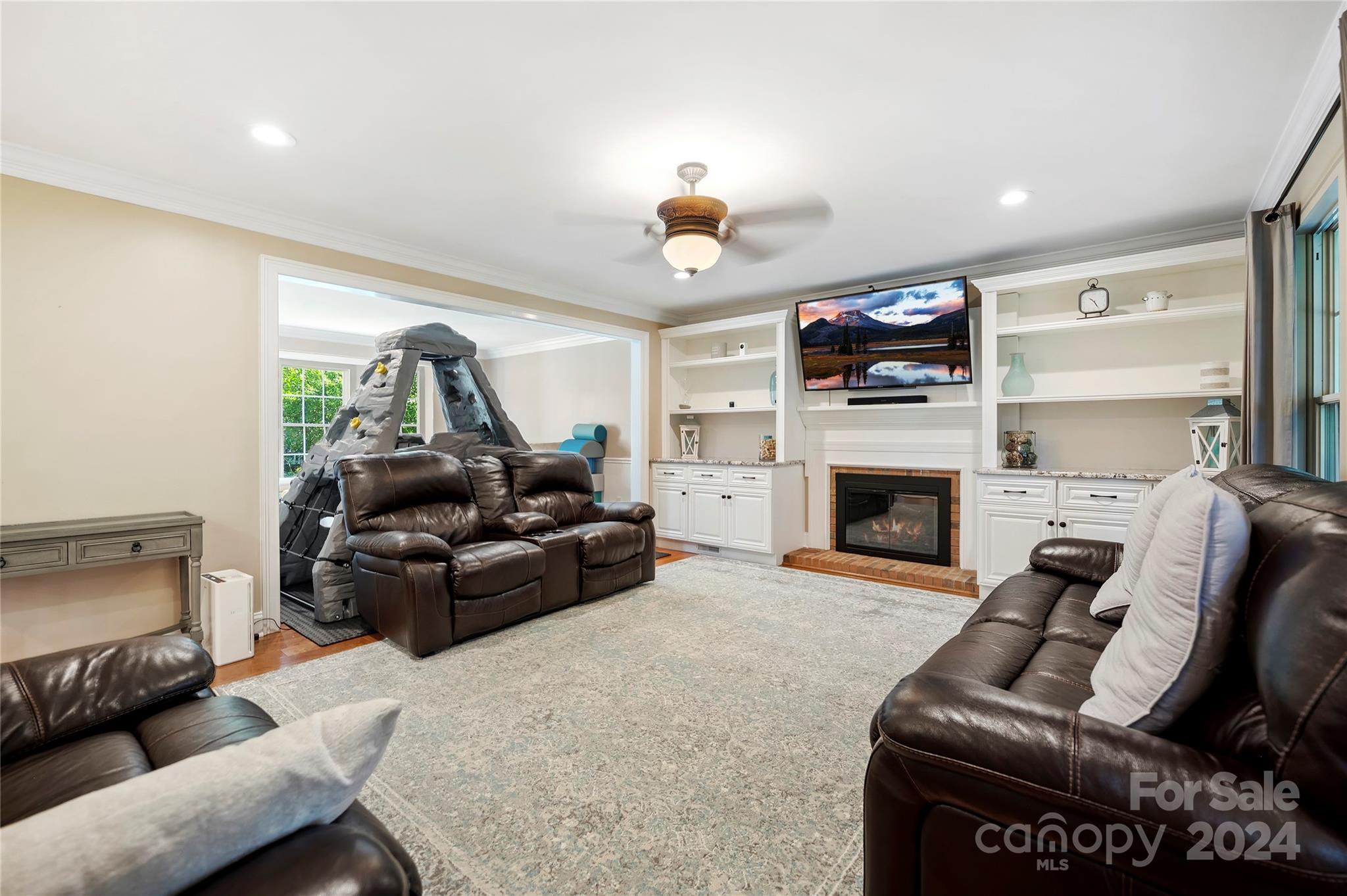 8910 Sutherland Drive