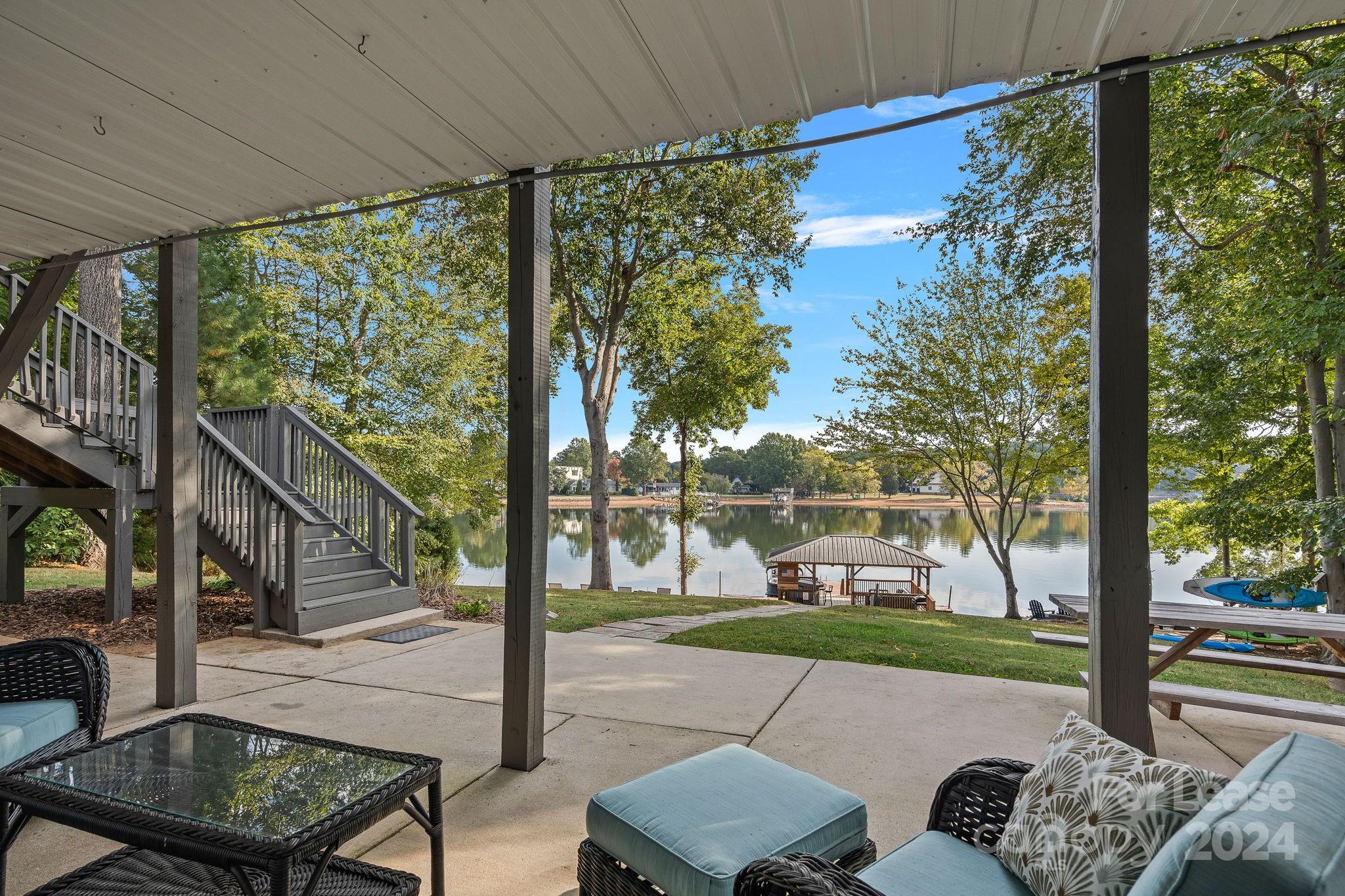 8276 Archies Point