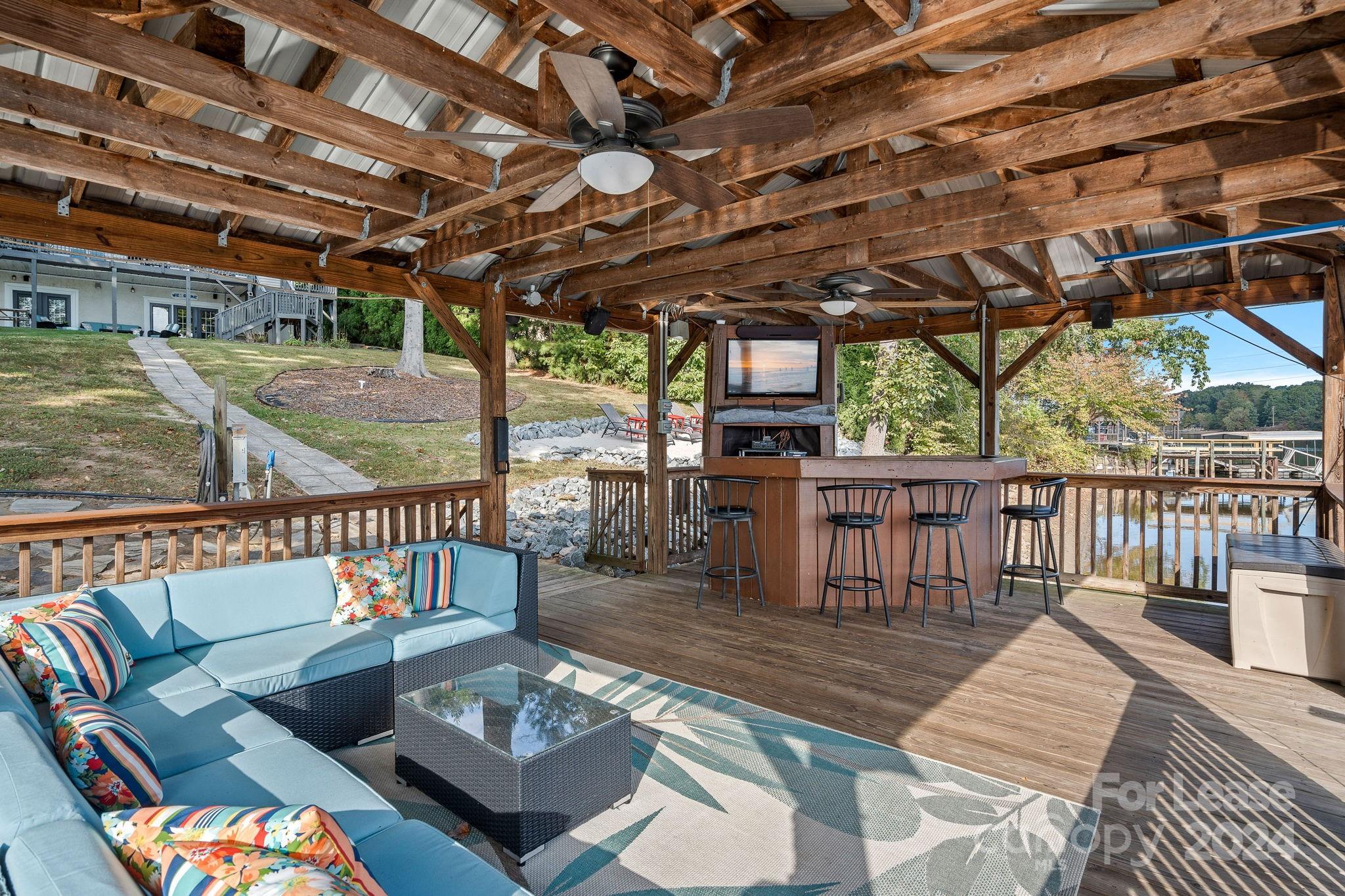8276 Archies Point