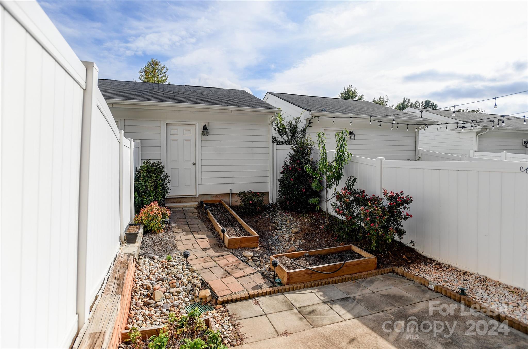 11177 Cedar Walk Lane
