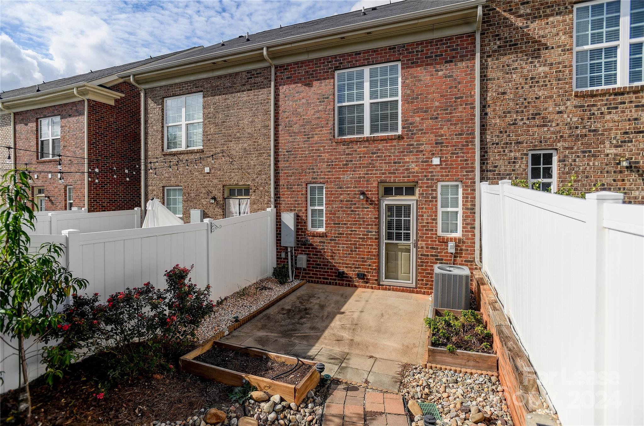 11177 Cedar Walk Lane