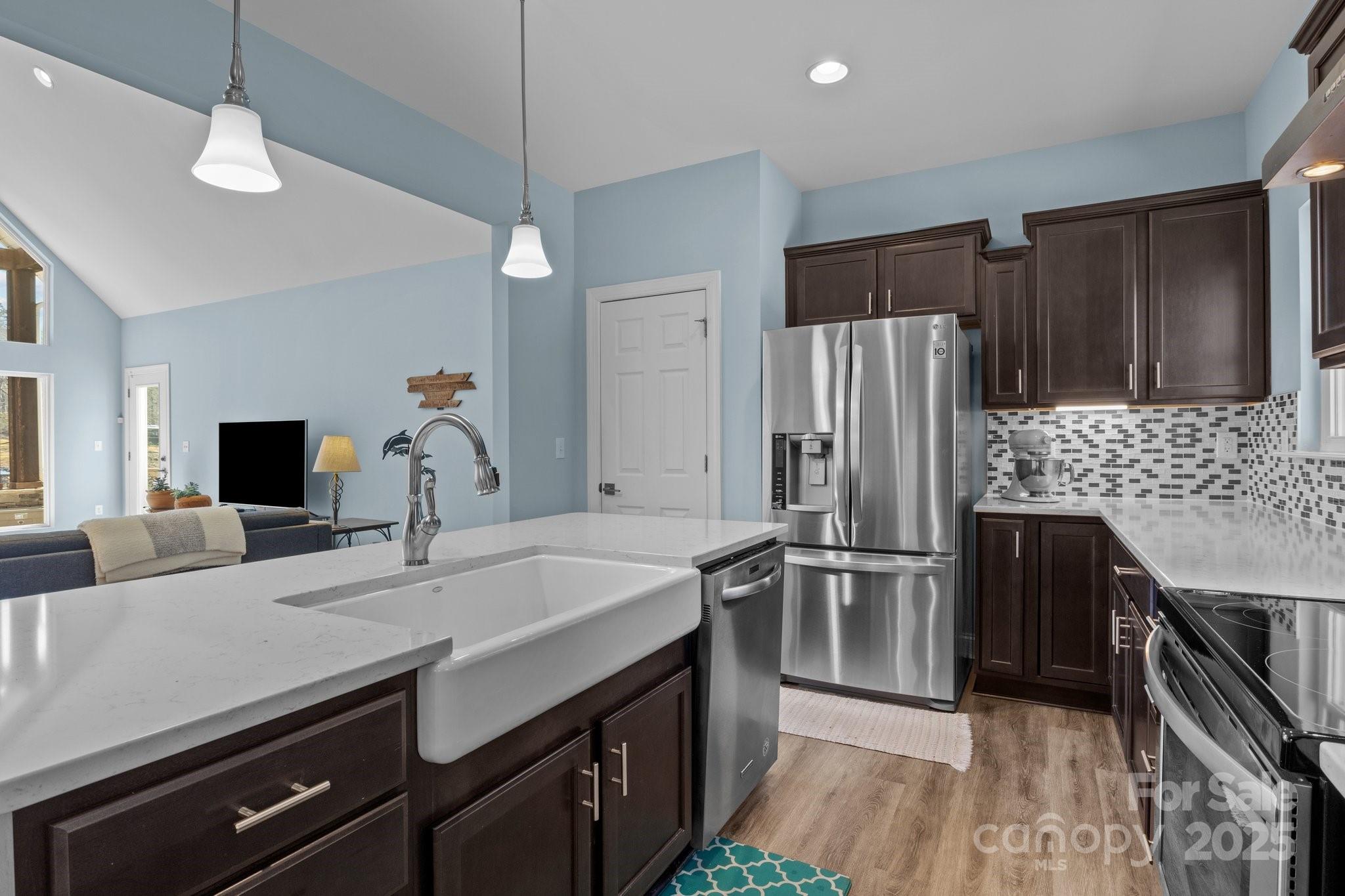 3907 Reid Circle