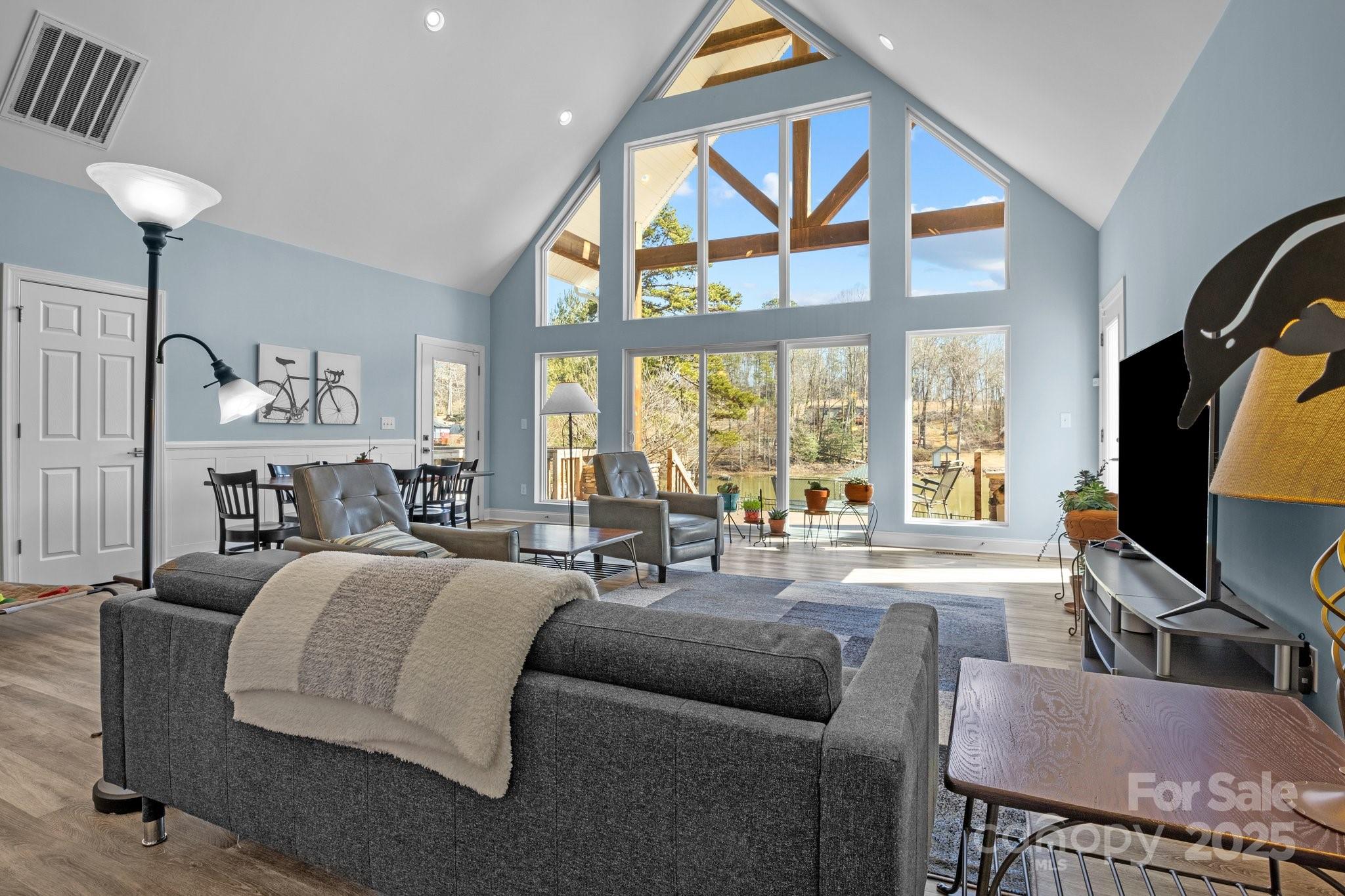 3907 Reid Circle