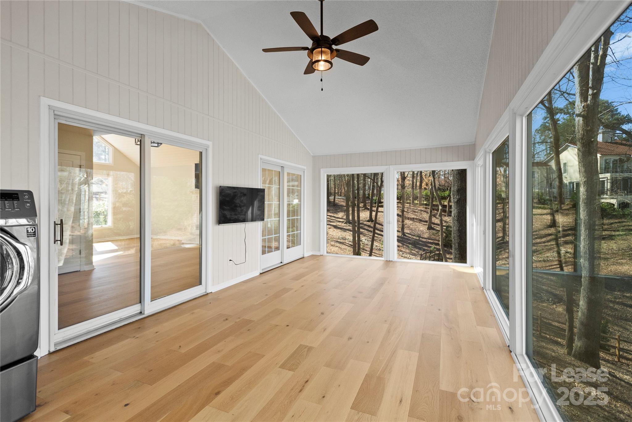 280 Lakeview Shores Loop