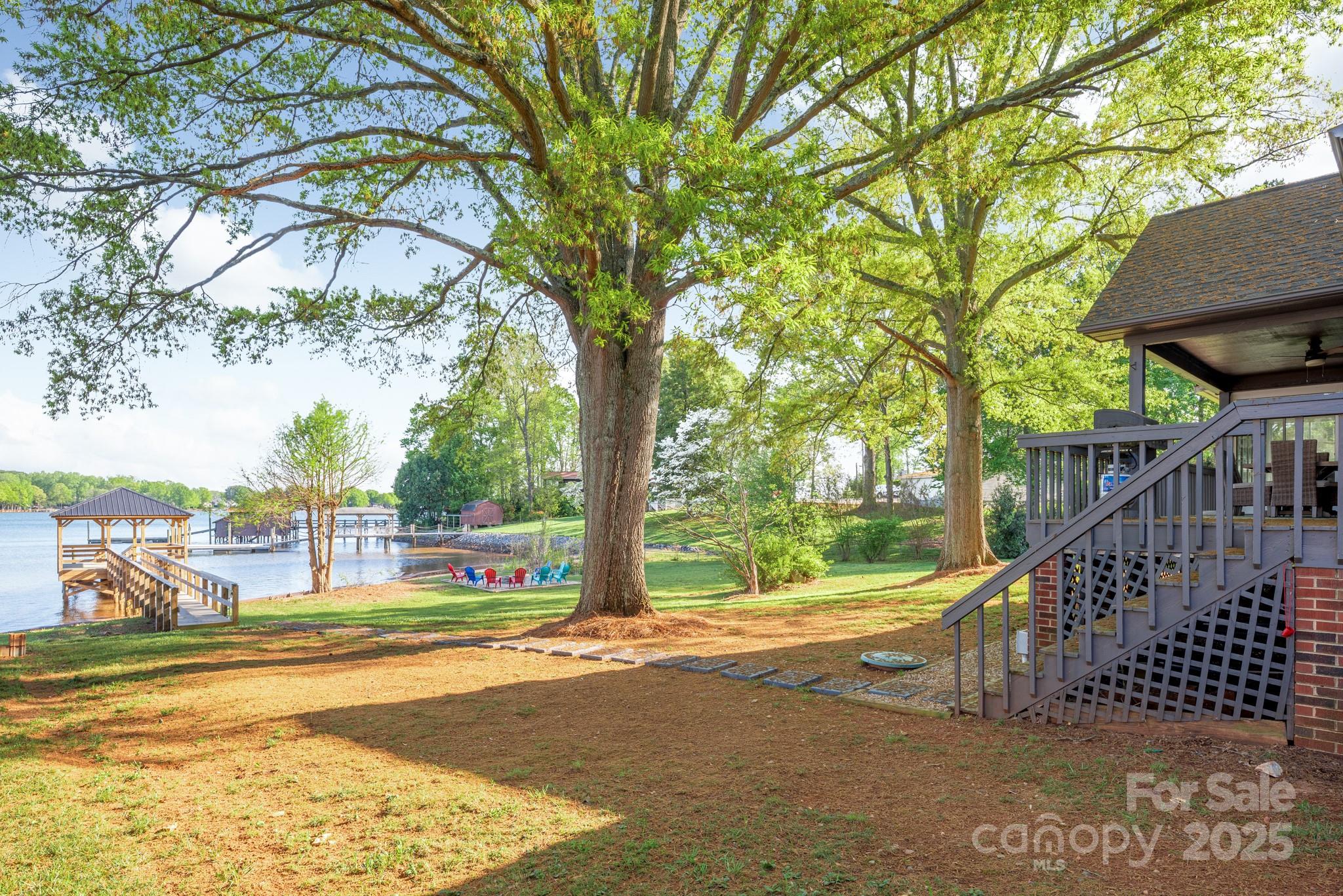 235 Commodore Loop