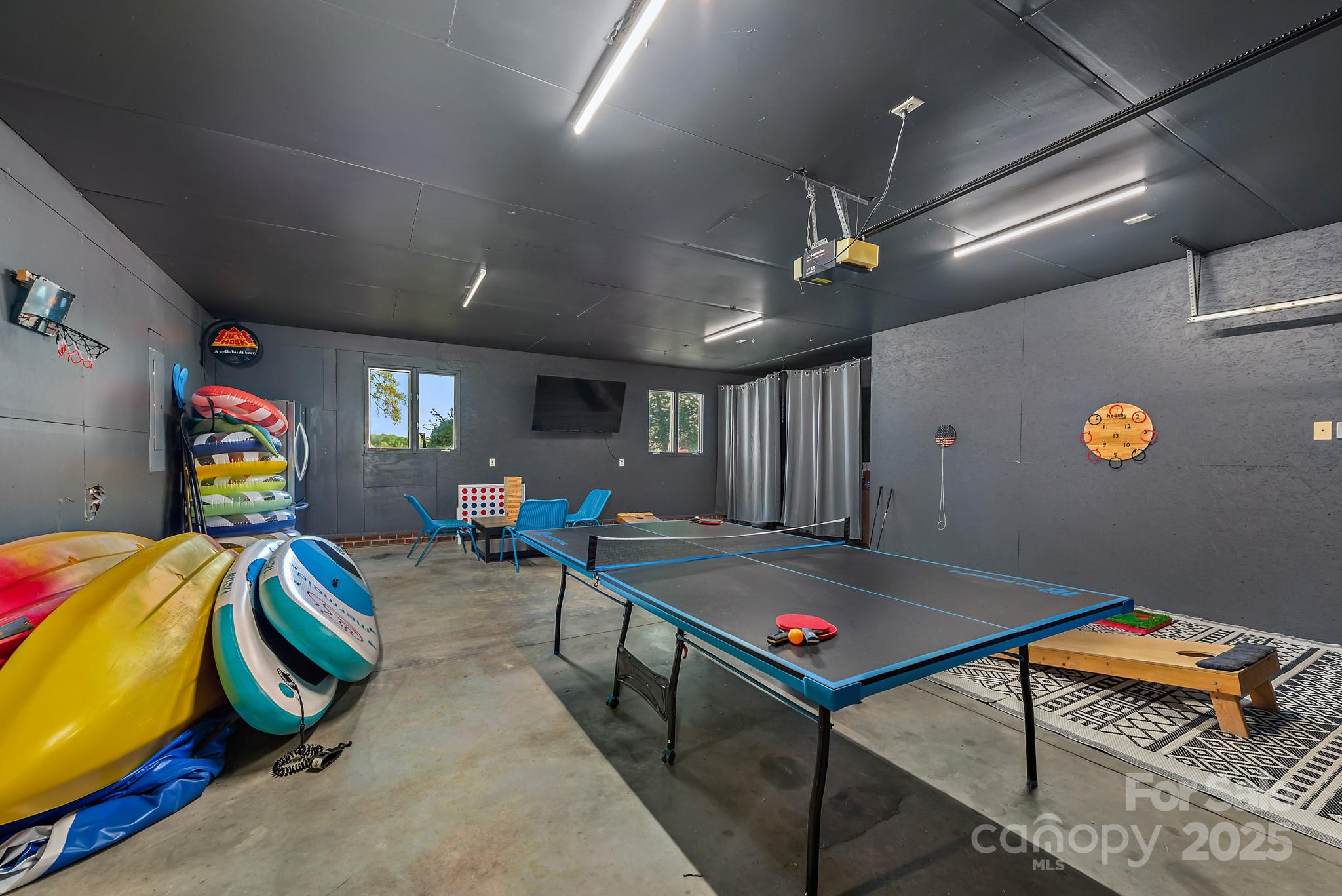 235 Commodore Loop