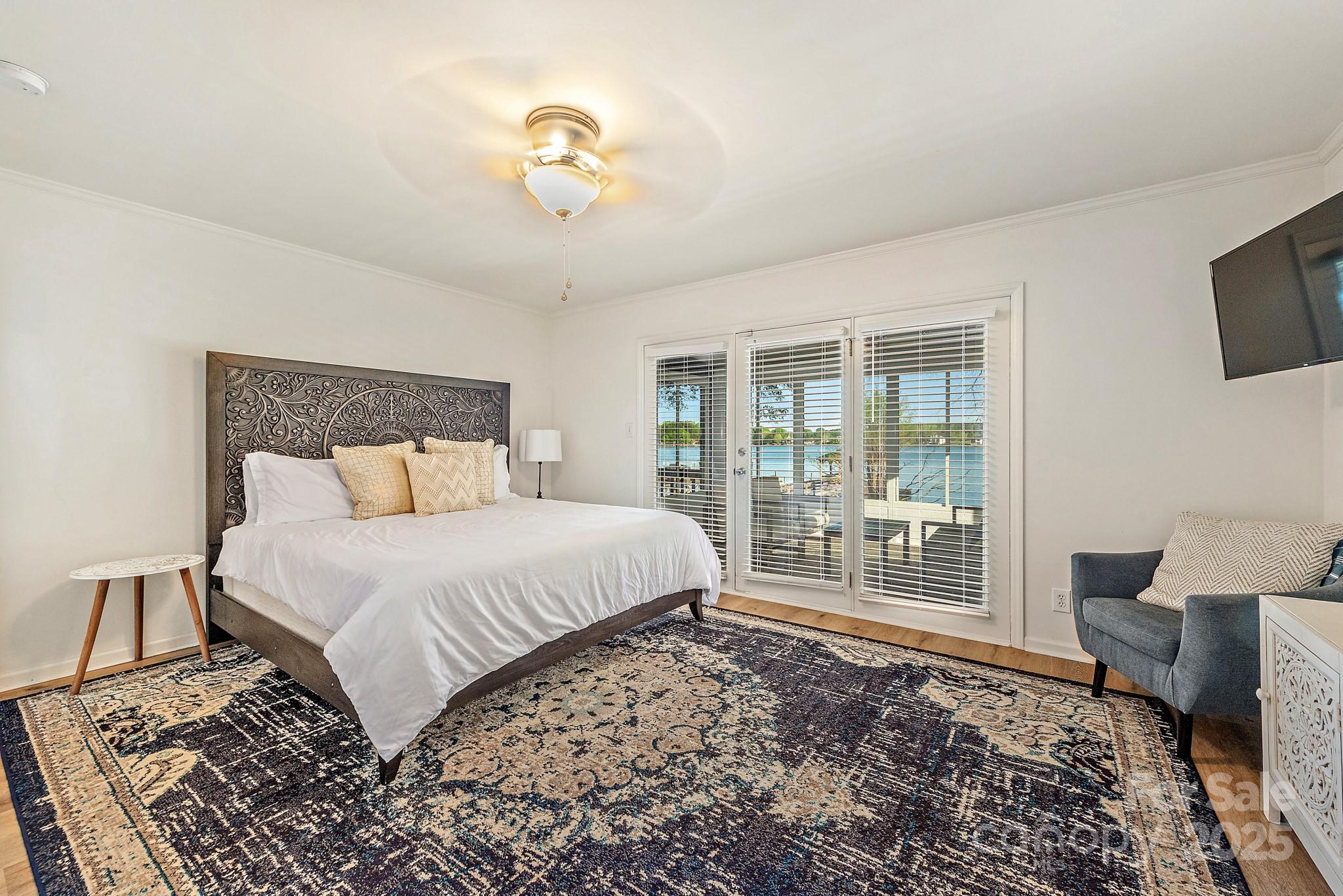 235 Commodore Loop