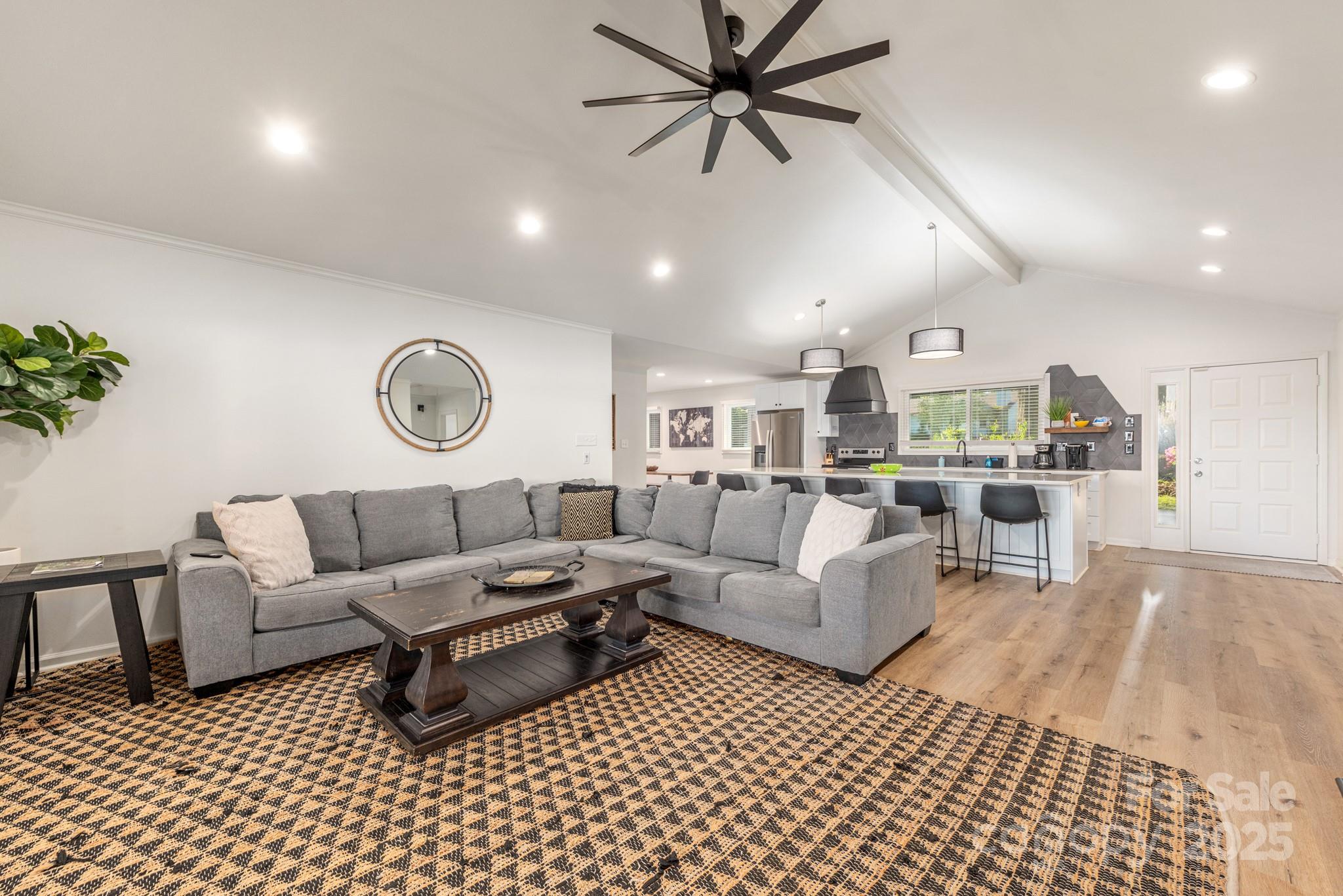 235 Commodore Loop