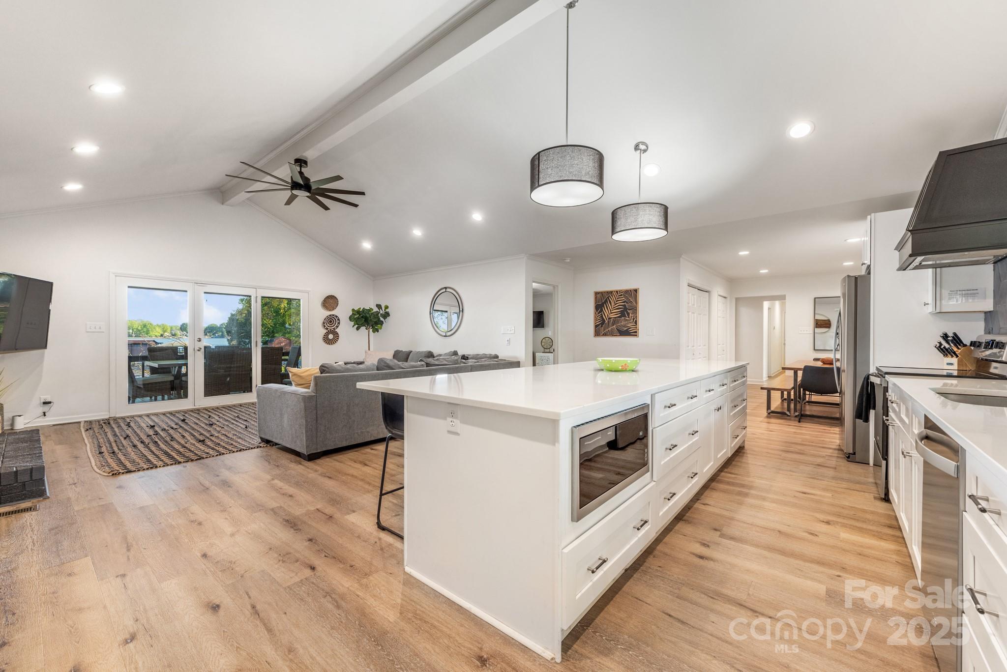 235 Commodore Loop