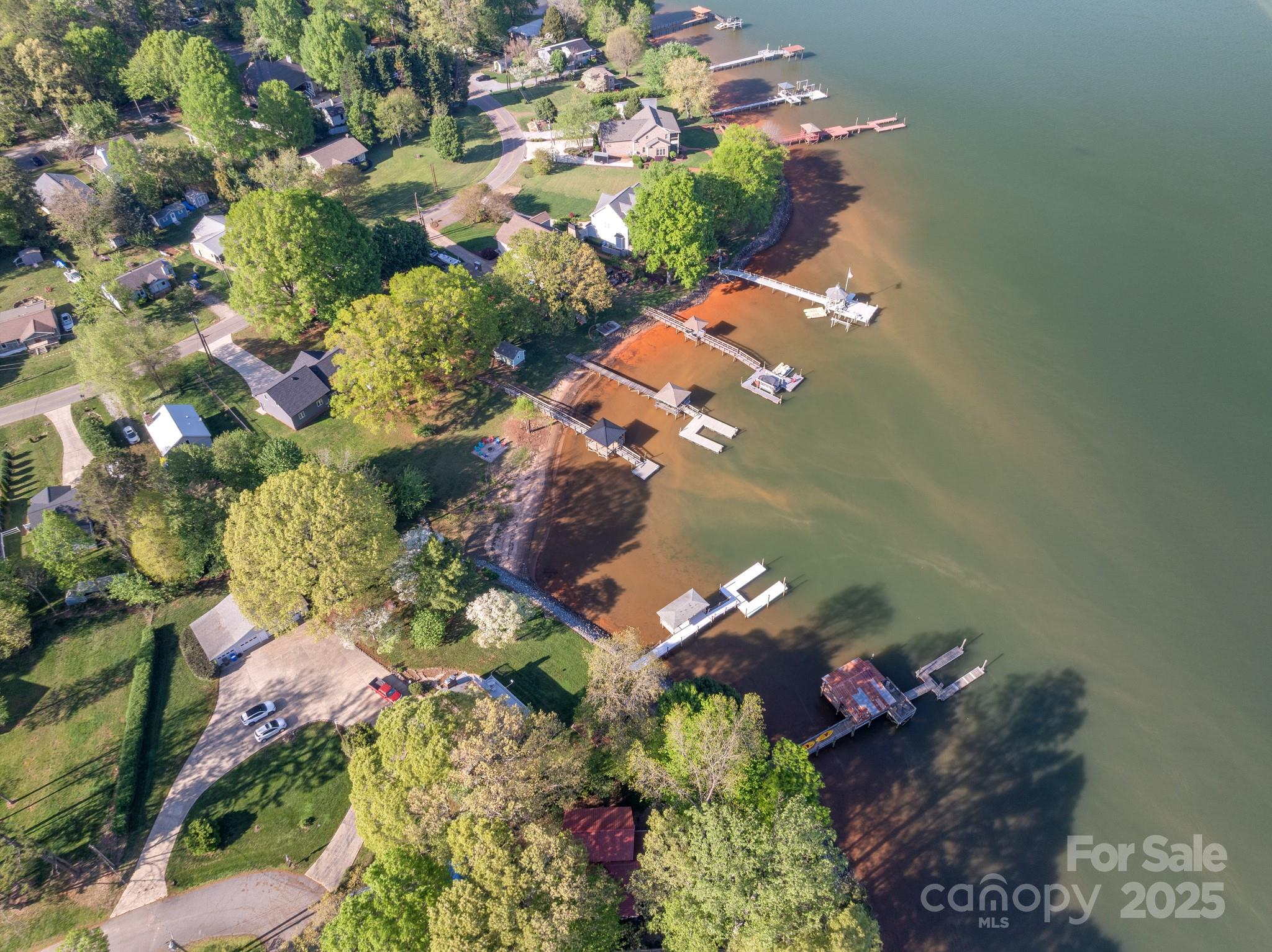 235 Commodore Loop