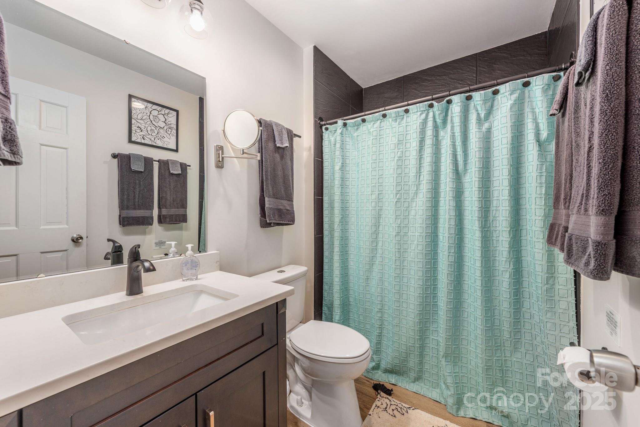 235 Commodore Loop