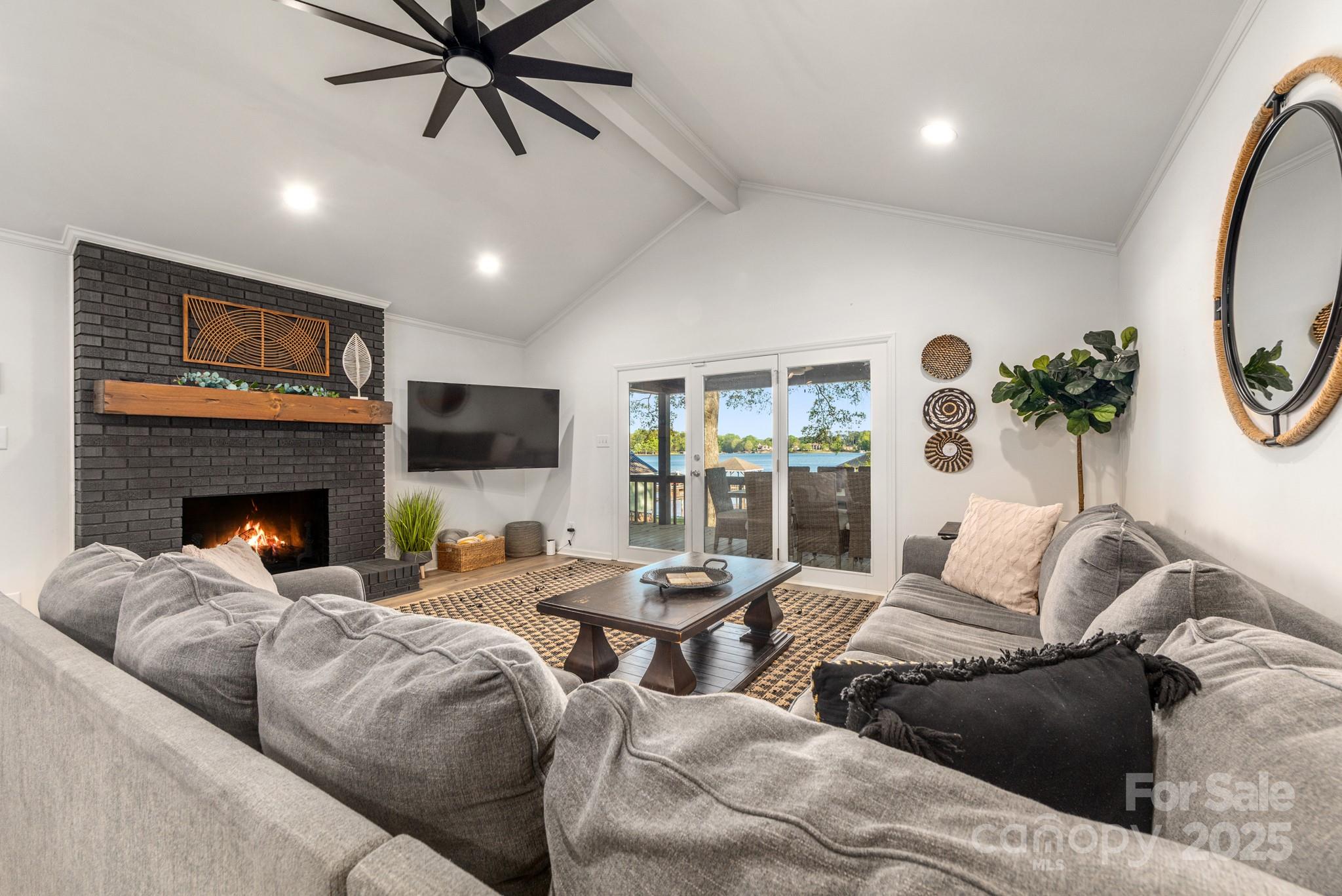 235 Commodore Loop