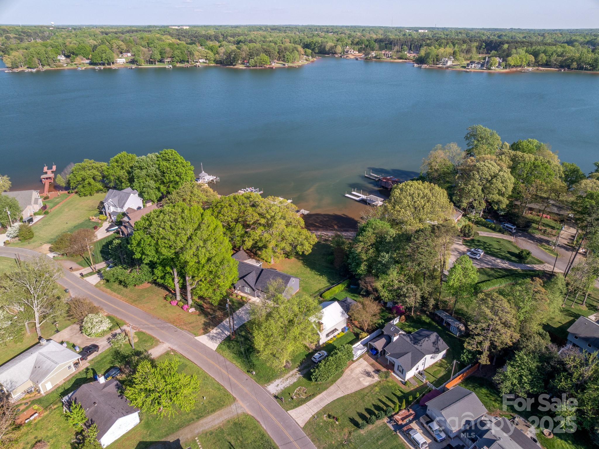 235 Commodore Loop