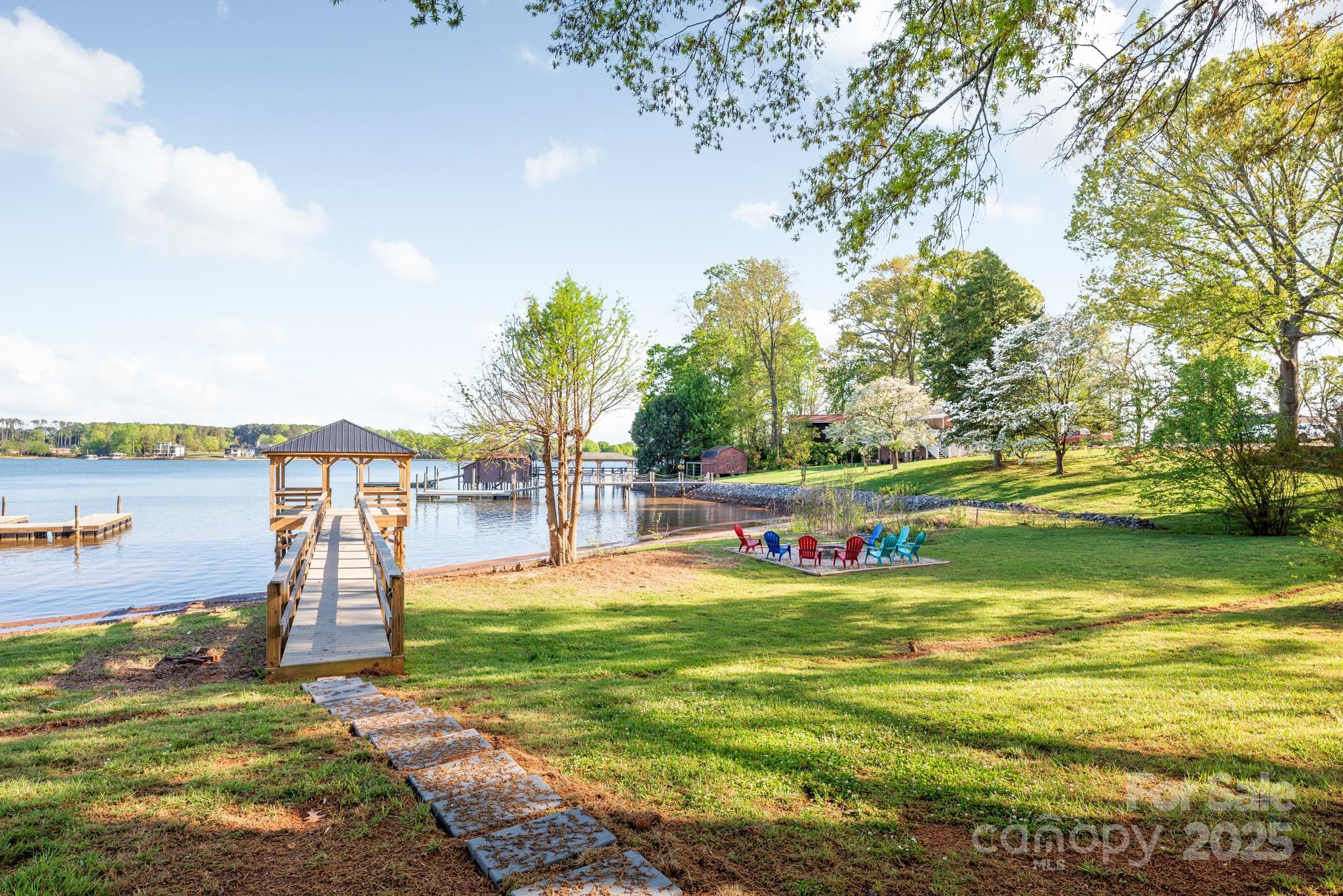 235 Commodore Loop