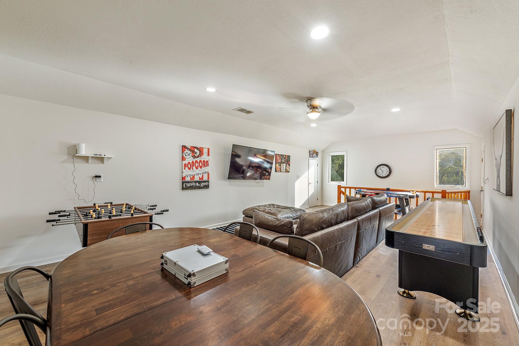 235 Commodore Loop