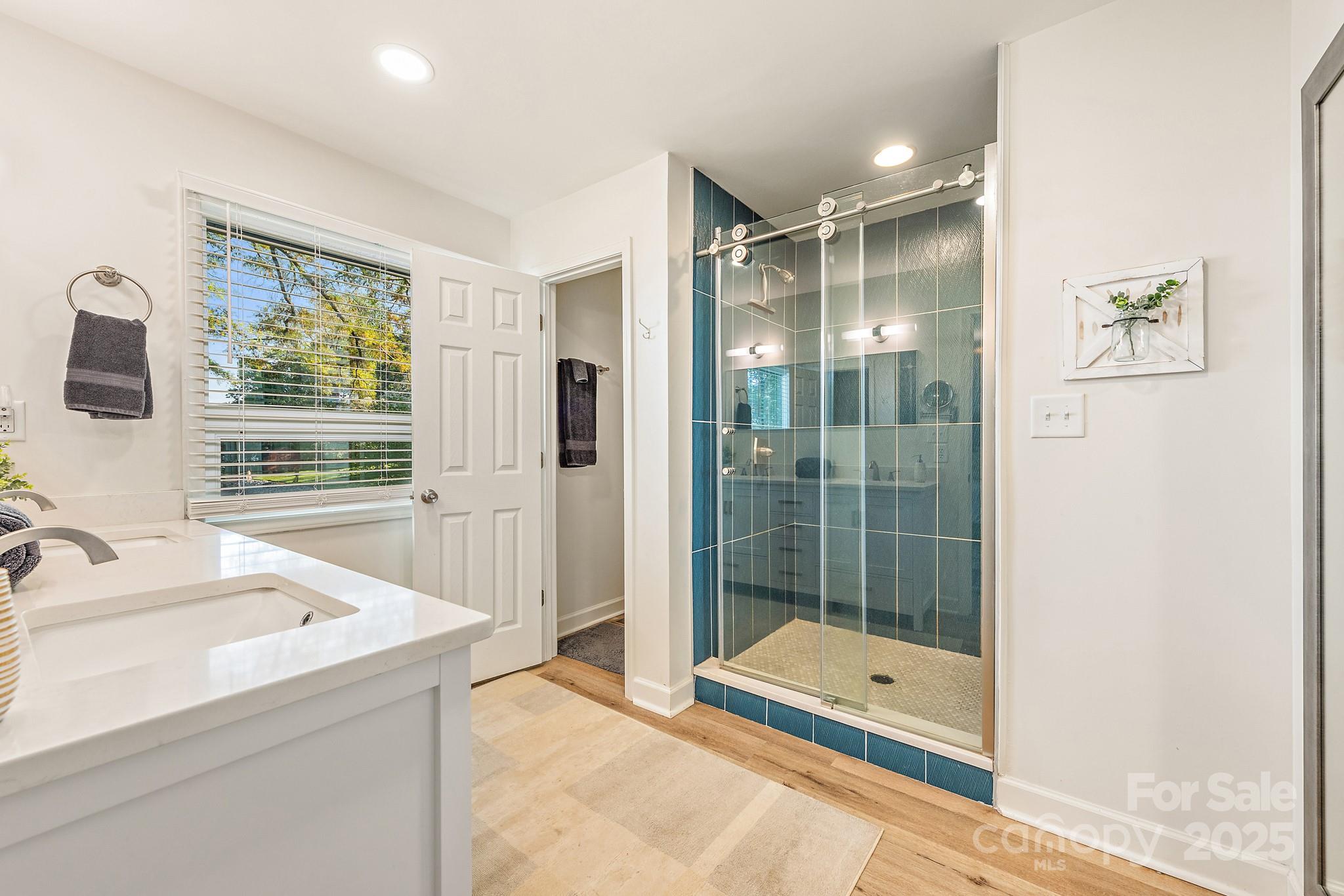 235 Commodore Loop