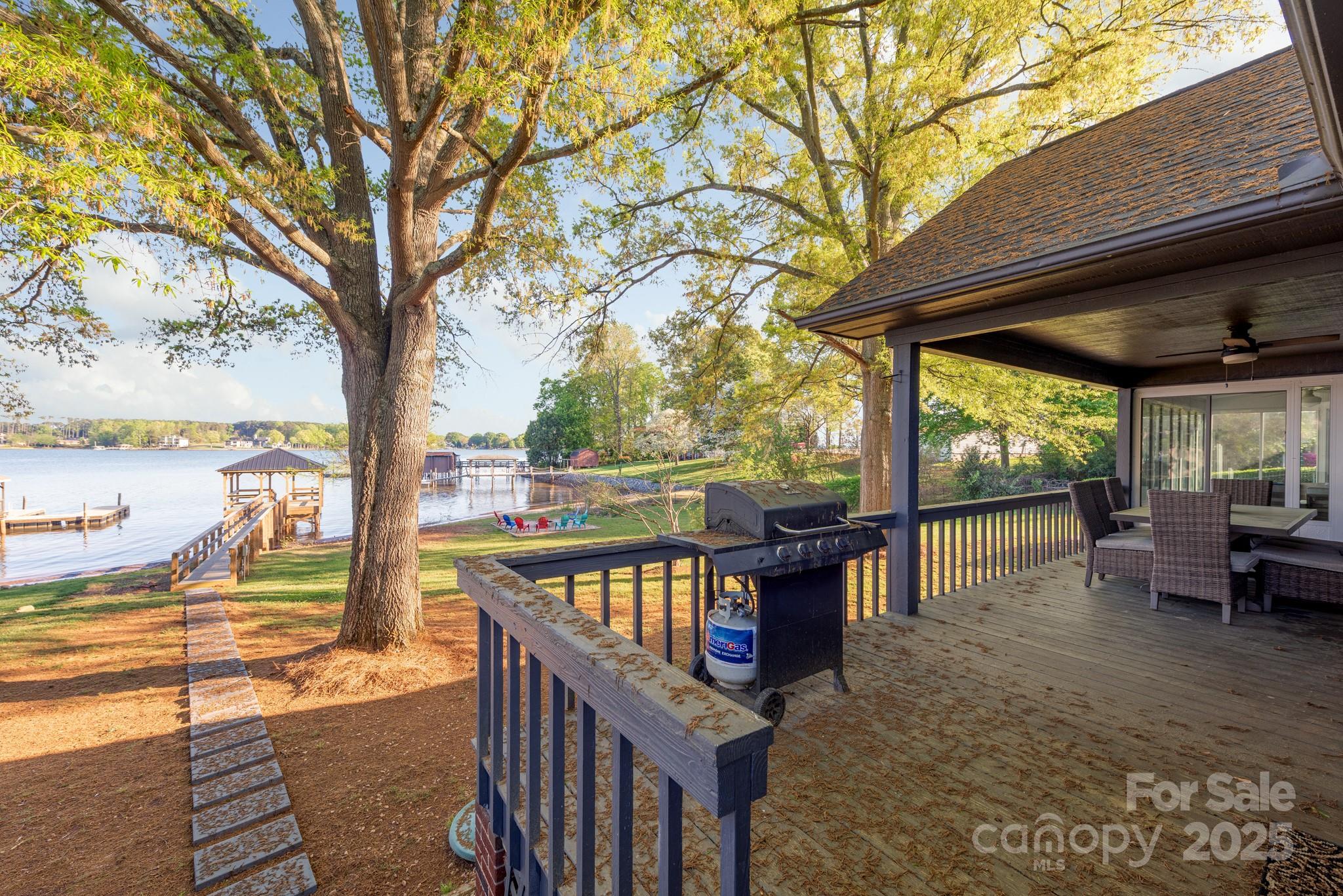 235 Commodore Loop