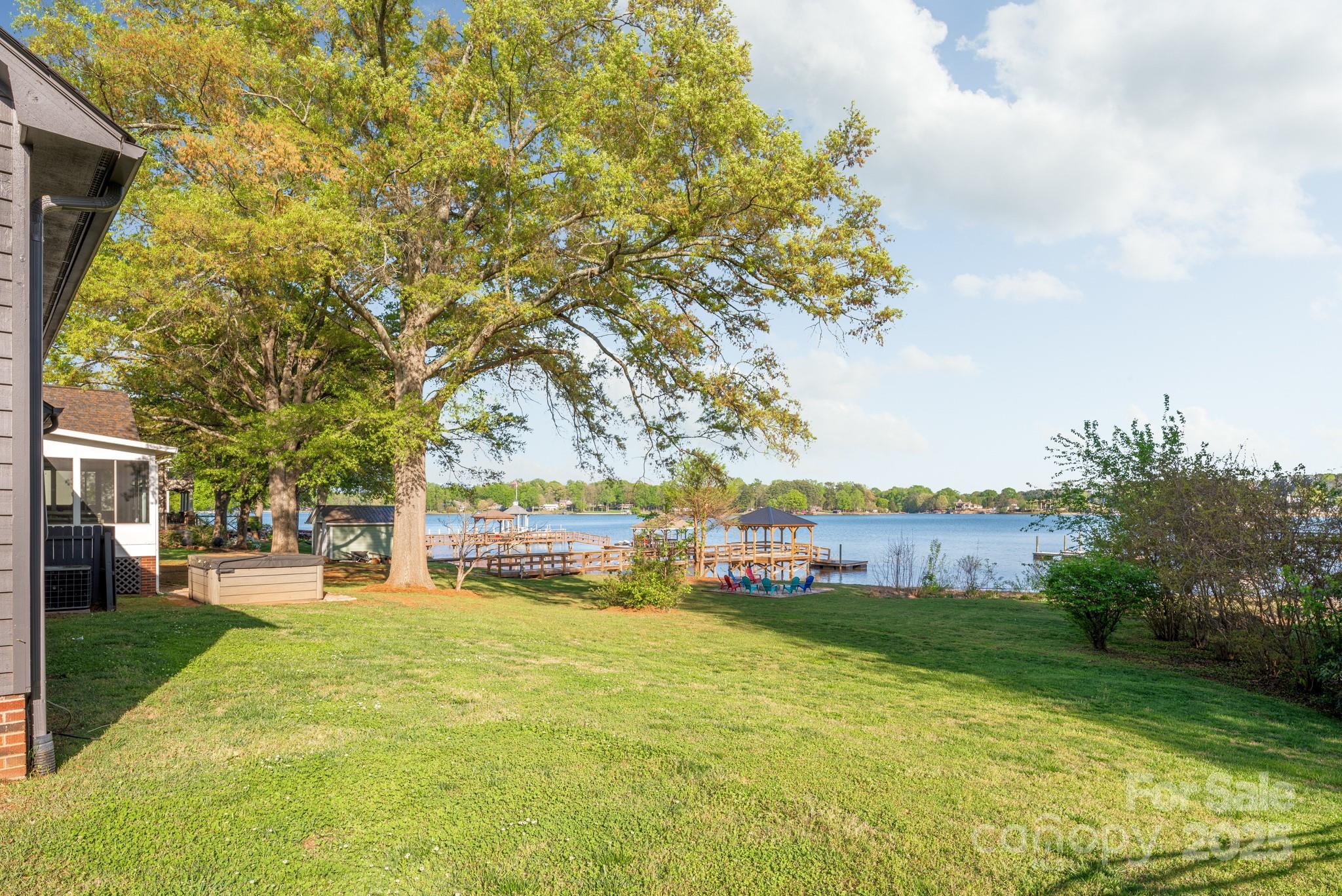 235 Commodore Loop