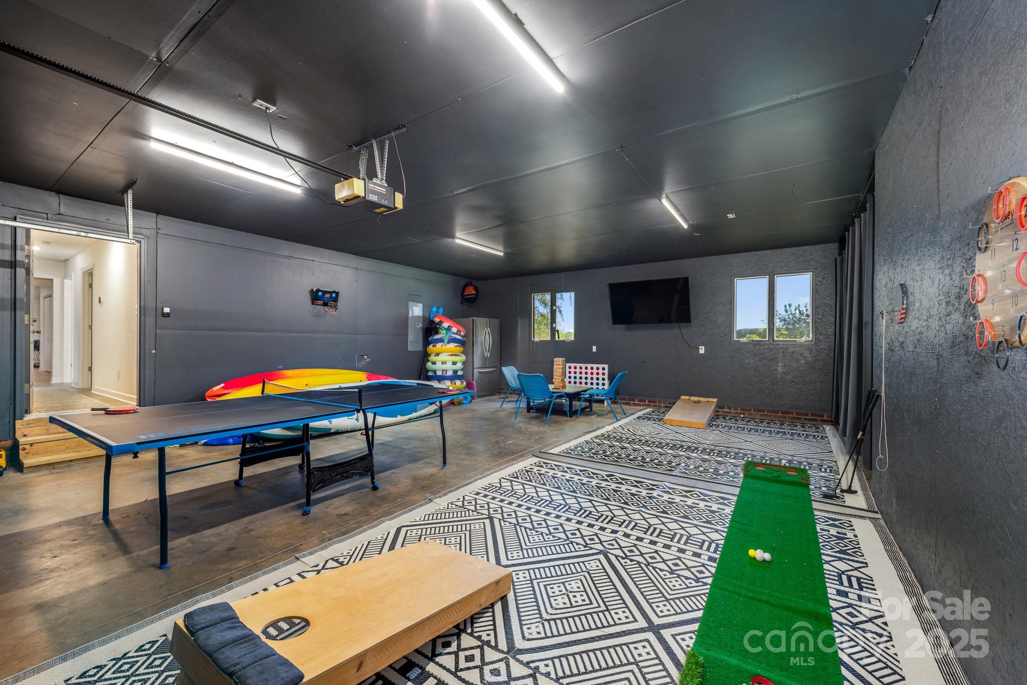 235 Commodore Loop