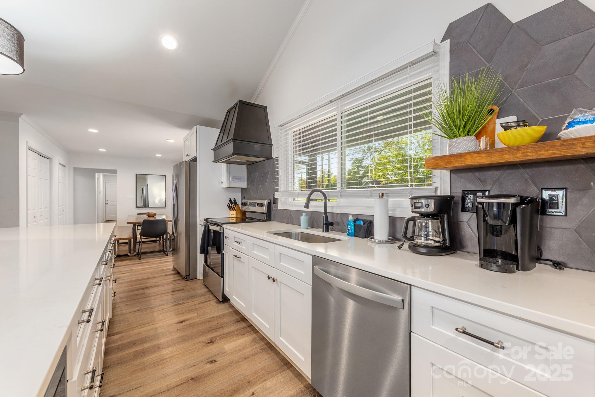 235 Commodore Loop