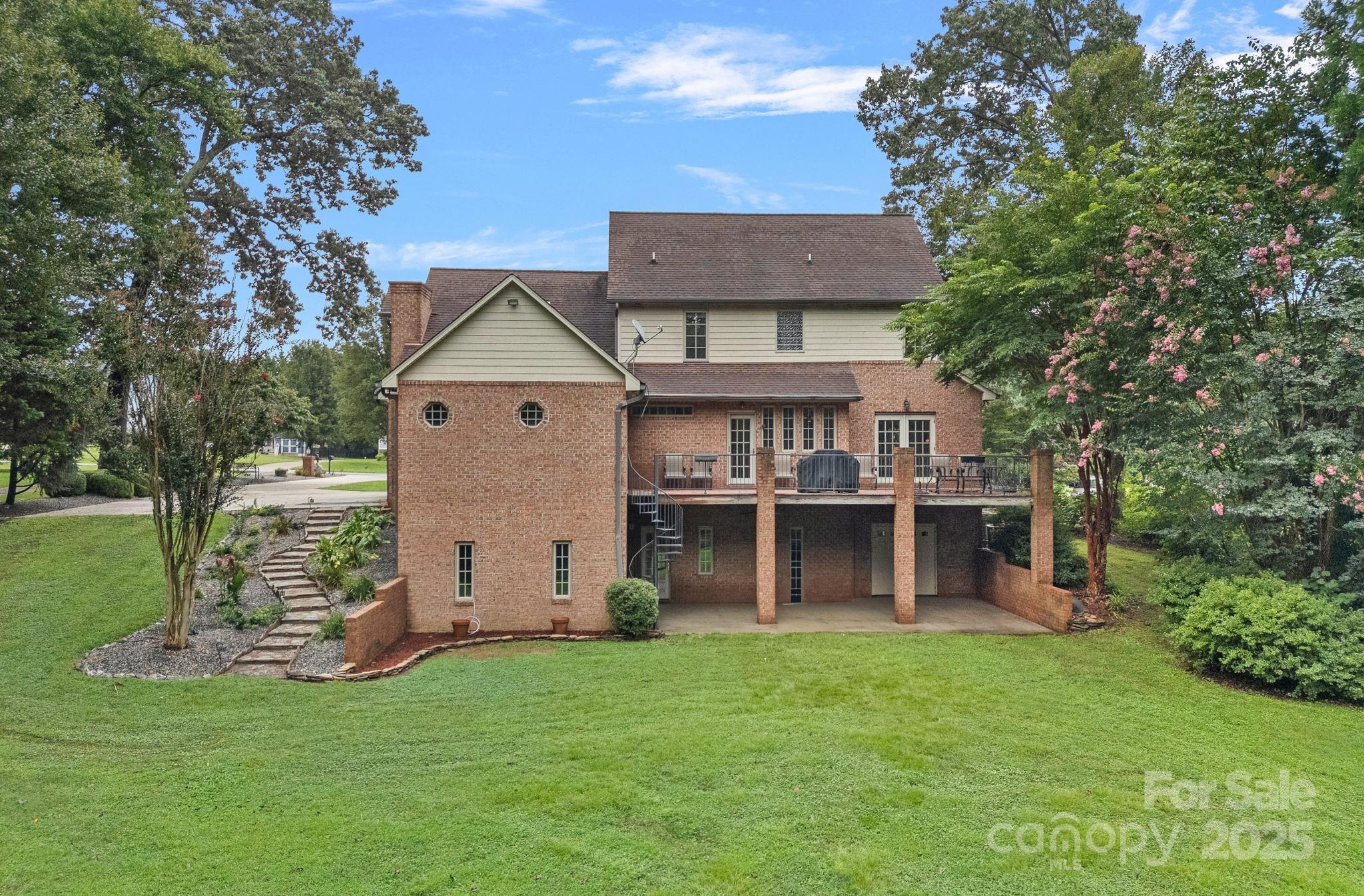 123 Golden Oak Drive