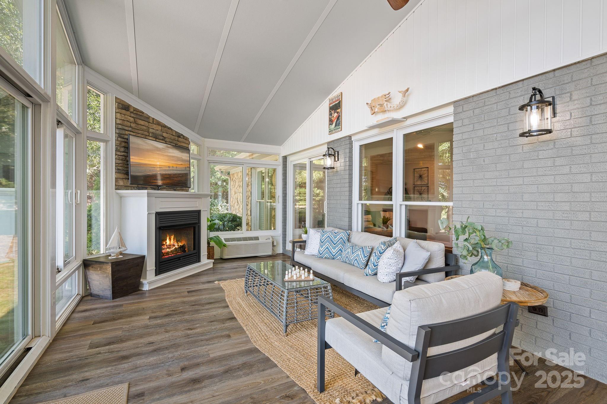 1350 Strawberry Lane