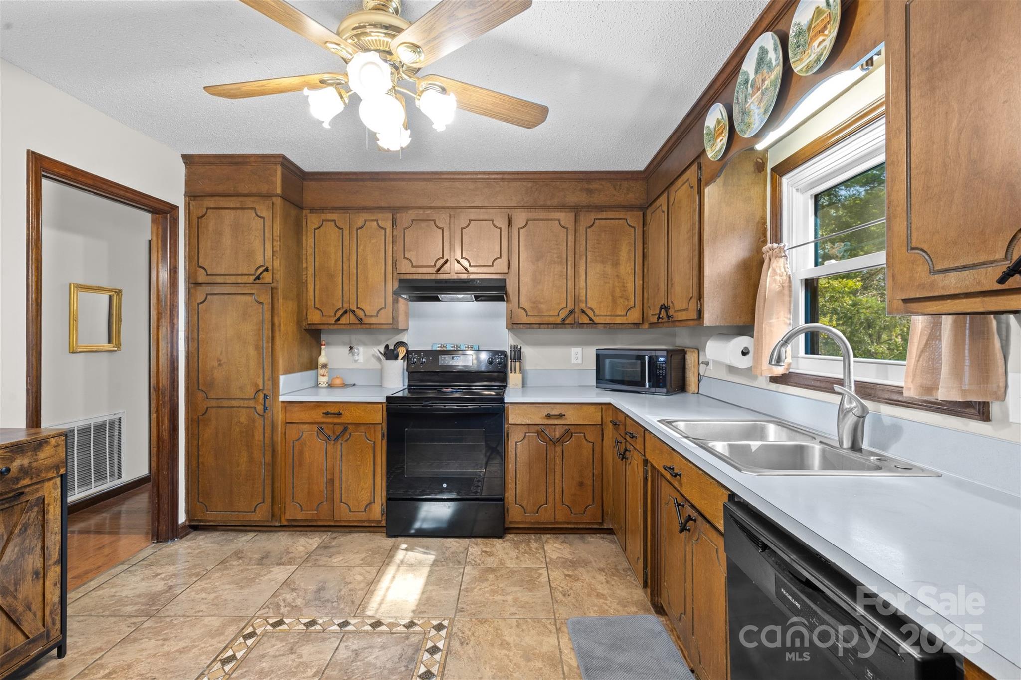 4920 Surfwood Drive