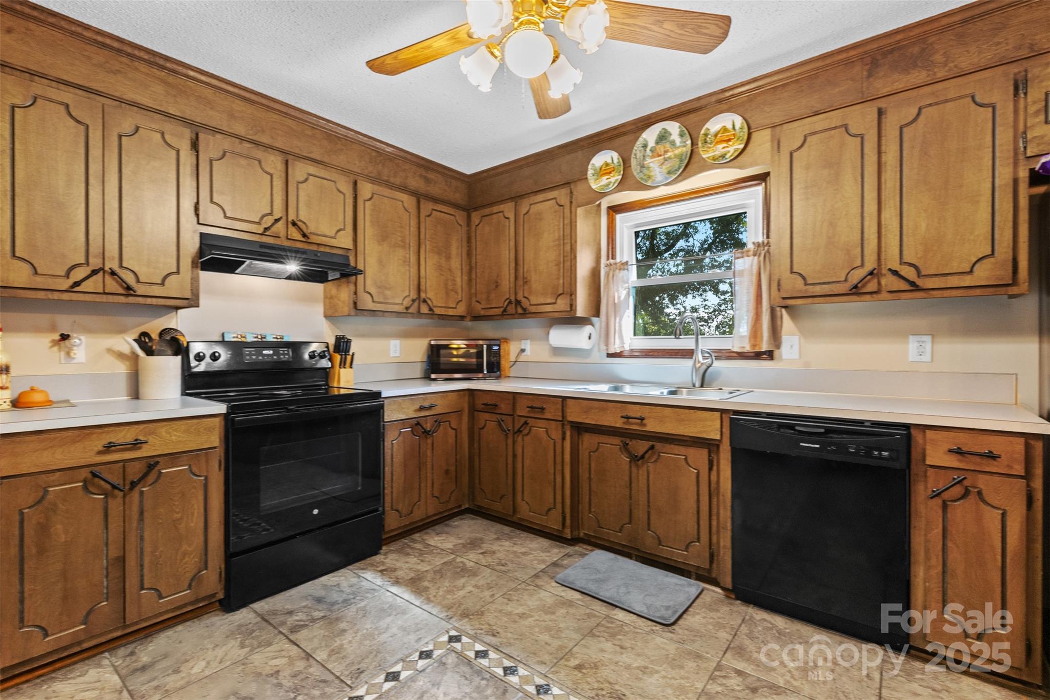 4920 Surfwood Drive