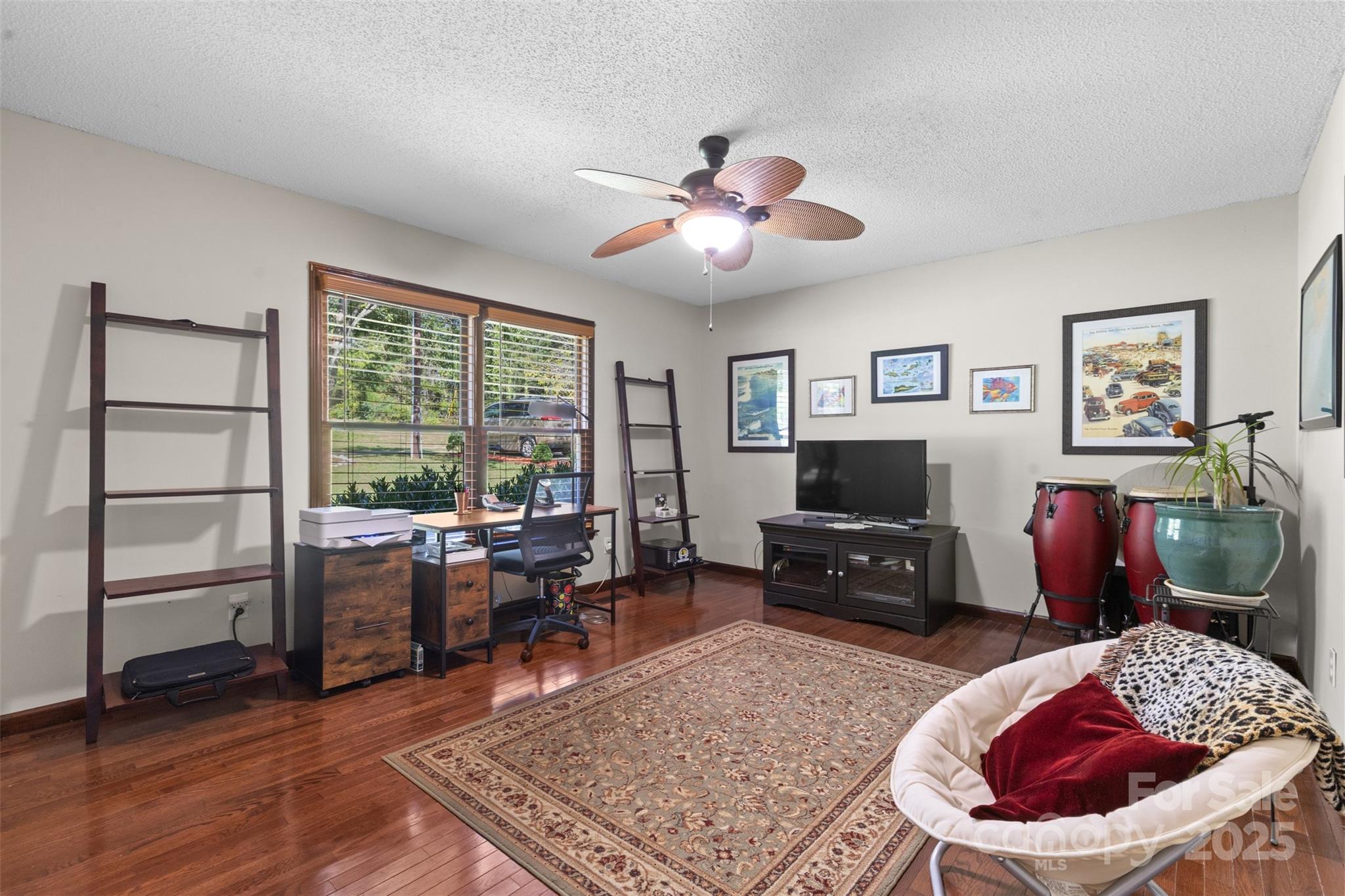 4920 Surfwood Drive