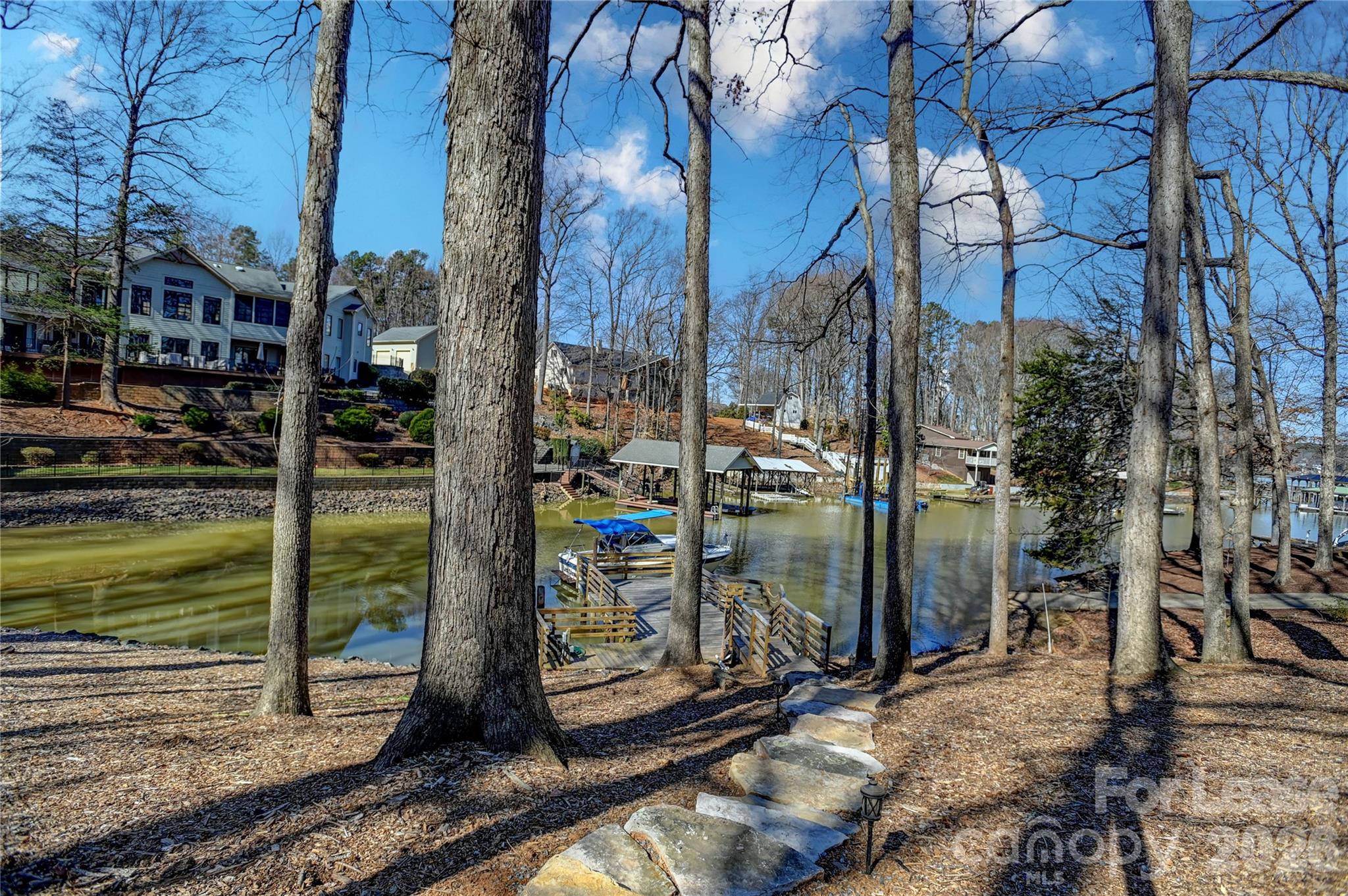 280 Lakeview Shores Loop