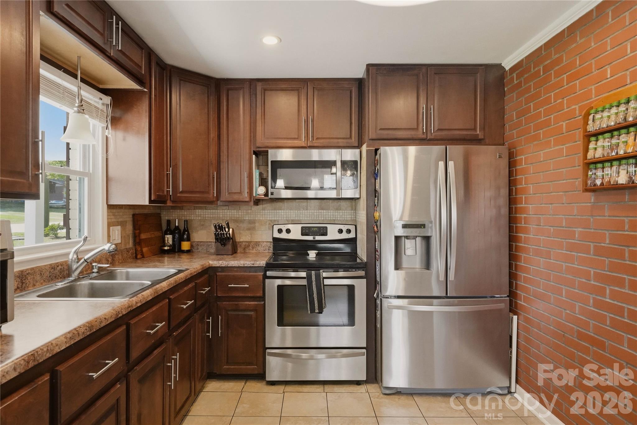 520 Eastway Avenue Unit: 37