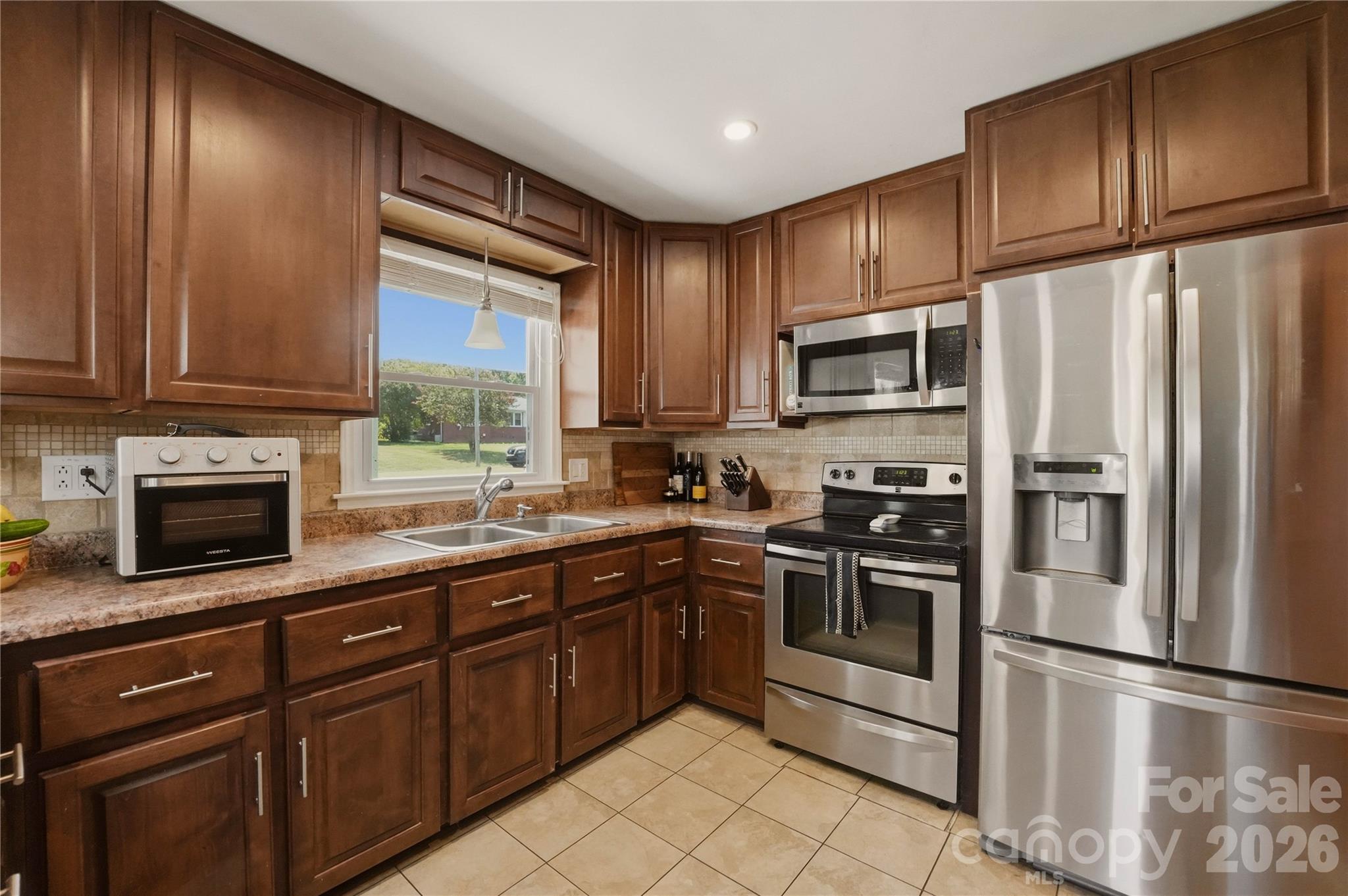 520 Eastway Avenue Unit: 37