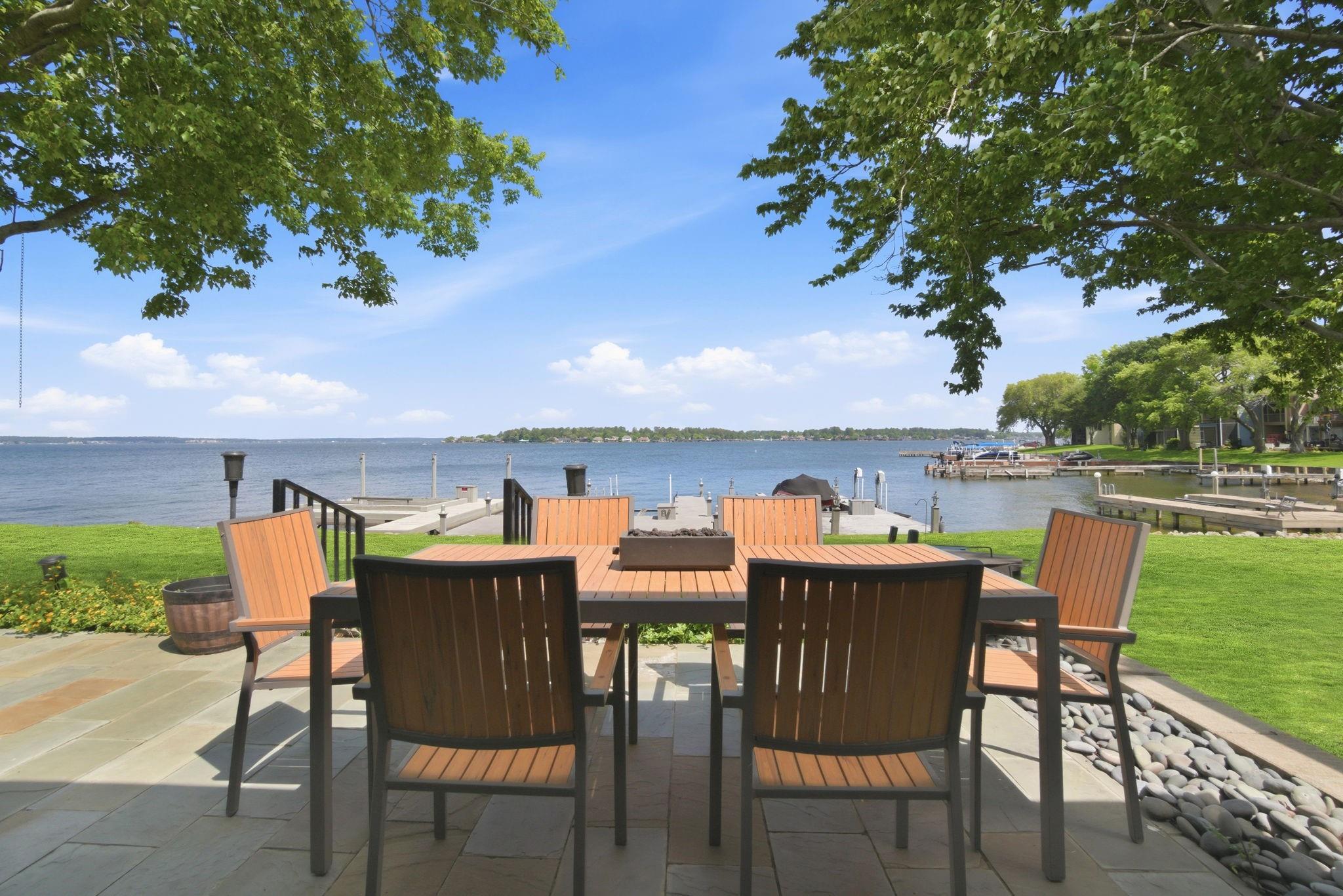 1609 Schooner Point