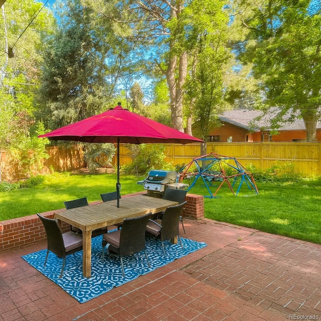 2710 E Eastman Avenue