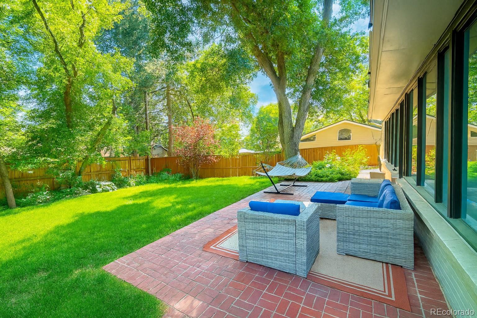 2710 E Eastman Avenue