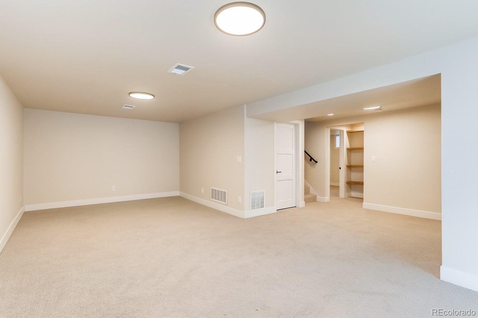 2710 E Eastman Avenue