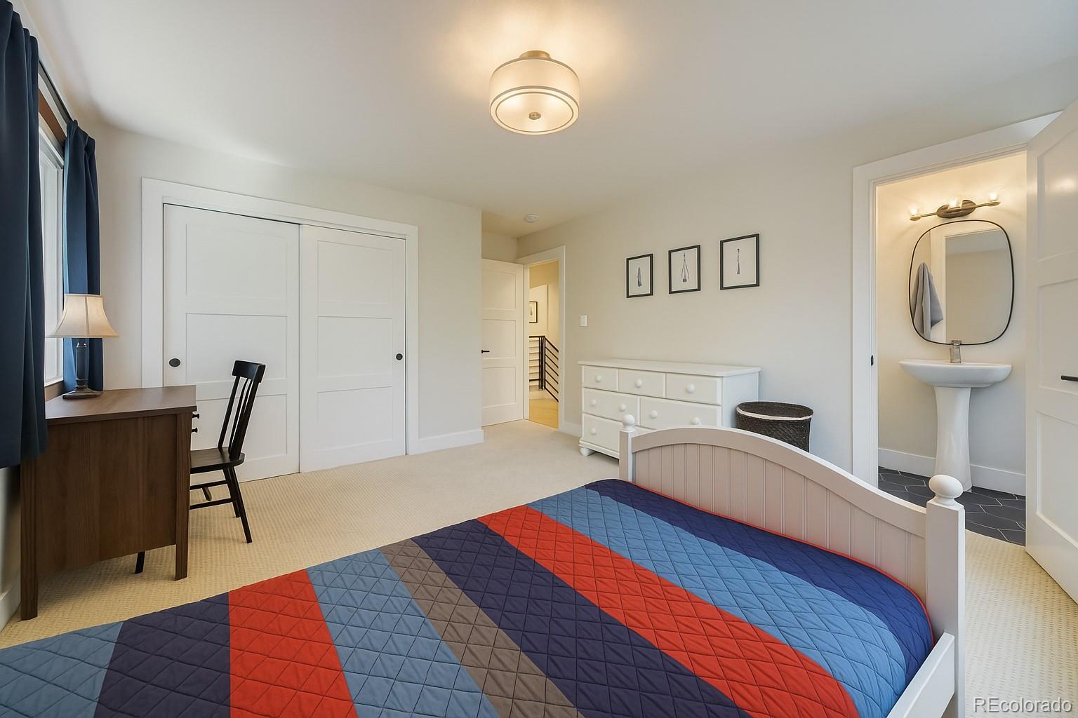 2710 E Eastman Avenue