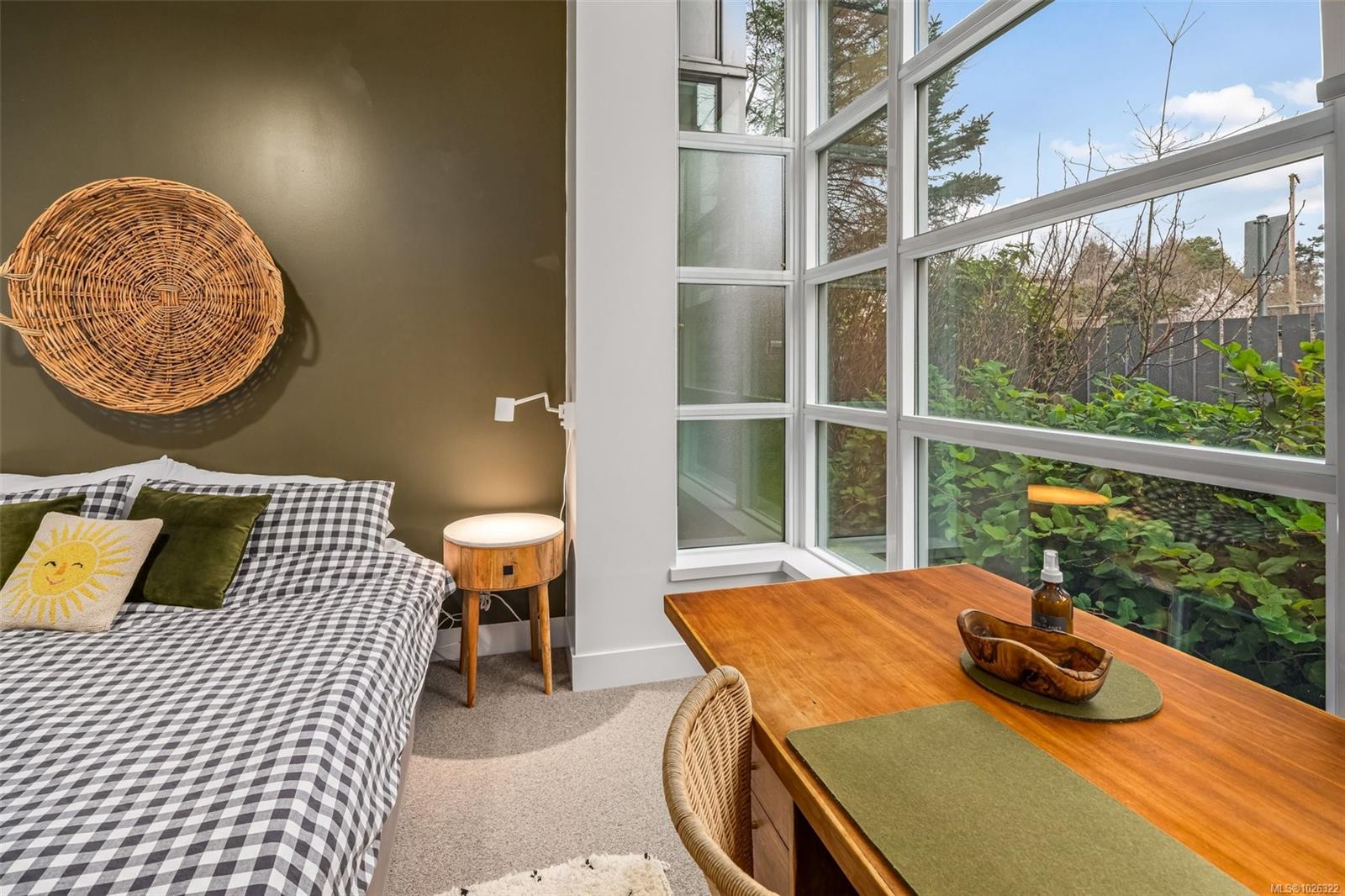 365 Waterfront Cres # 116