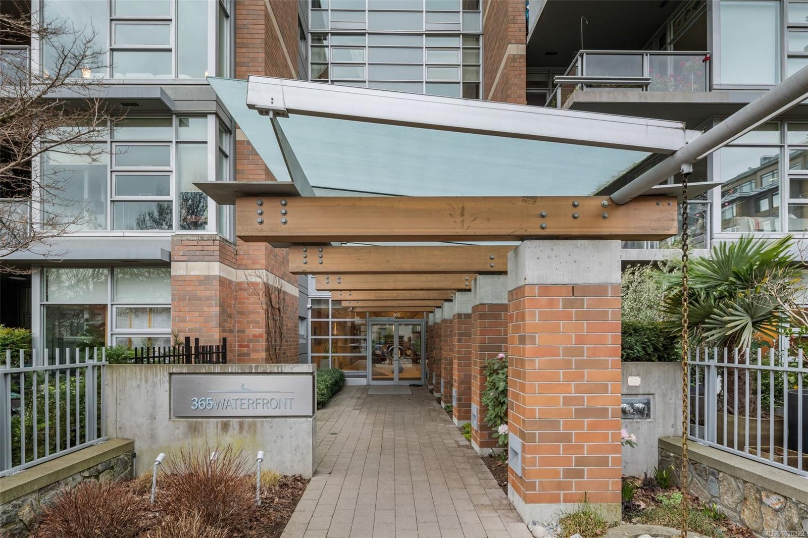 365 Waterfront Cres # 116