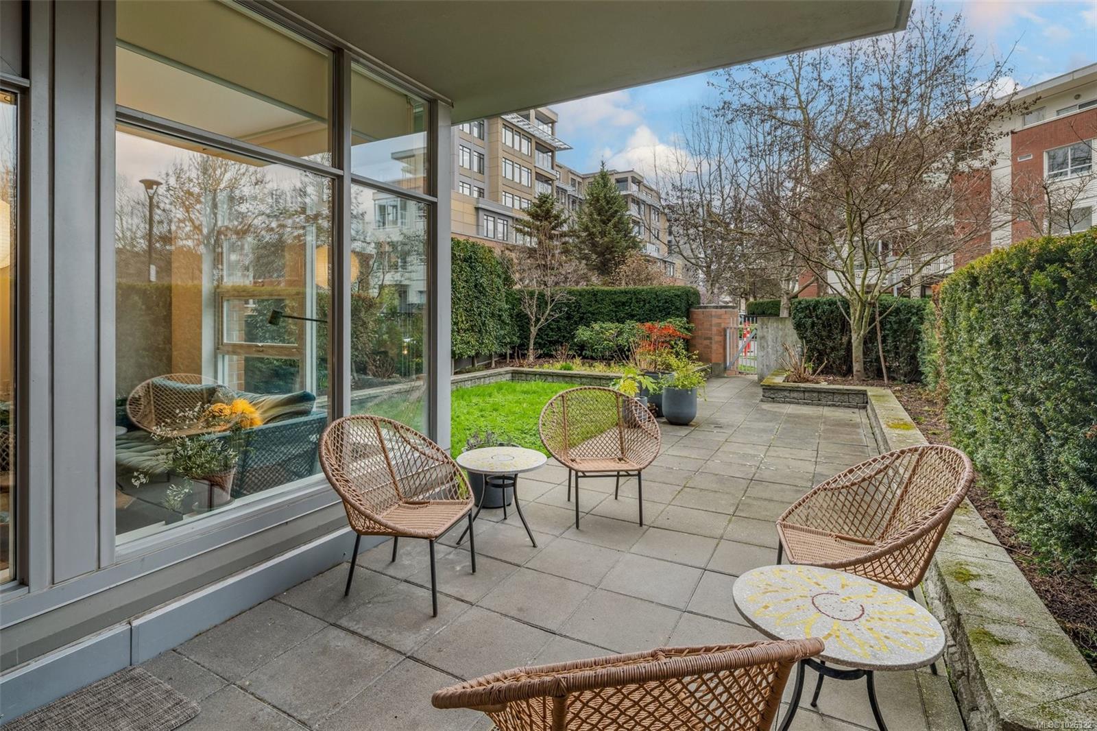 365 Waterfront Cres # 116