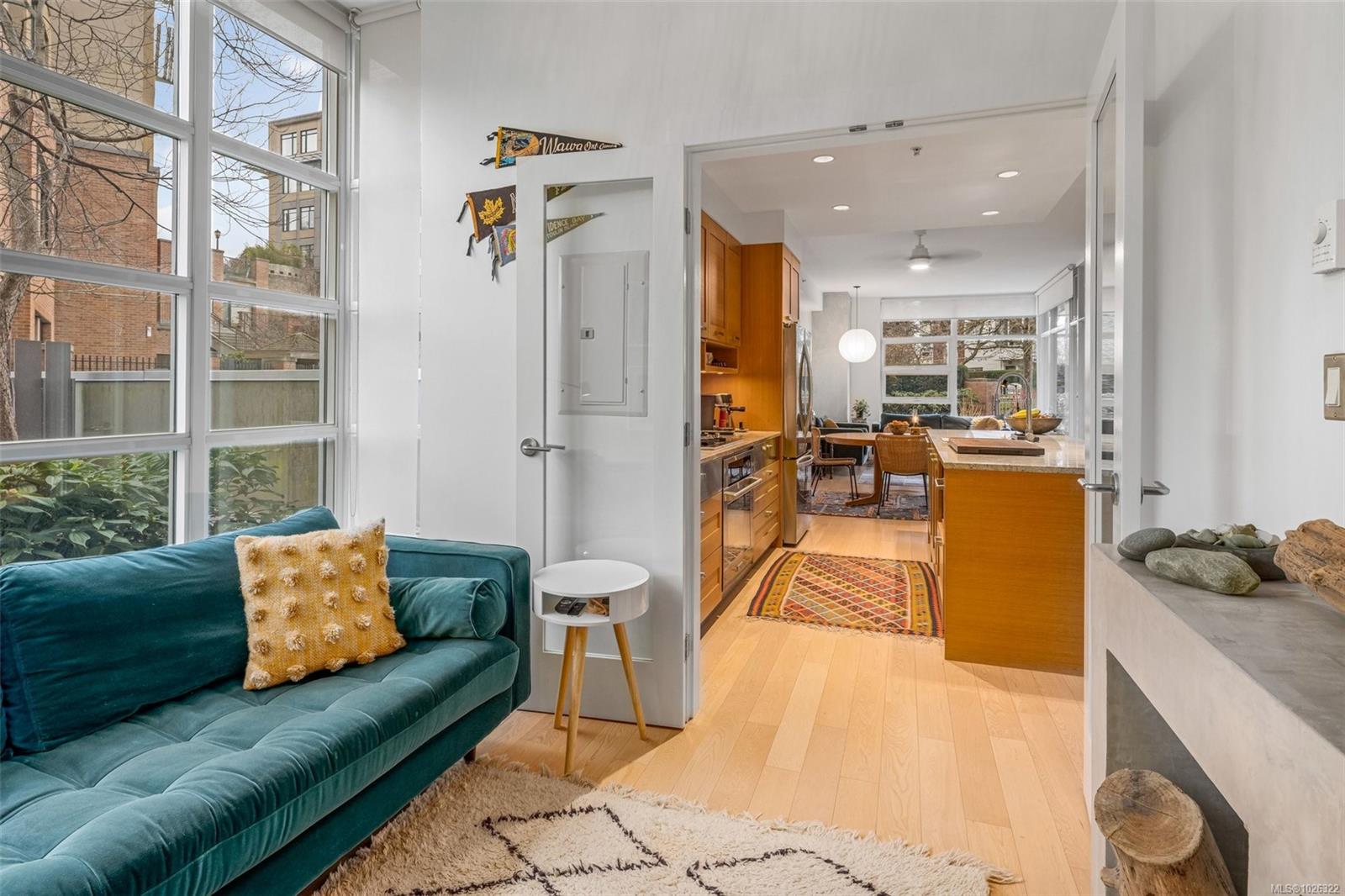 365 Waterfront Cres # 116