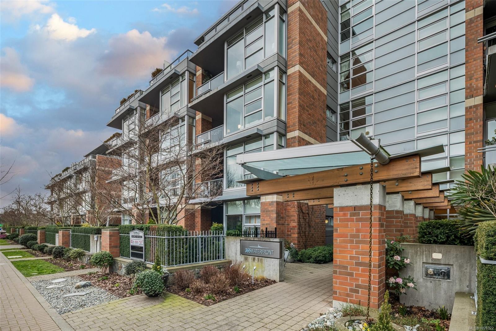 365 Waterfront Cres # 116